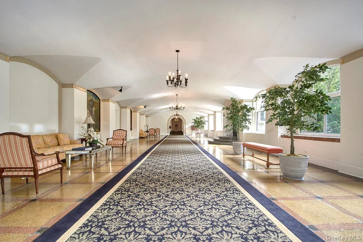 Grand Entrance Lobby Grand Entrance Lobby