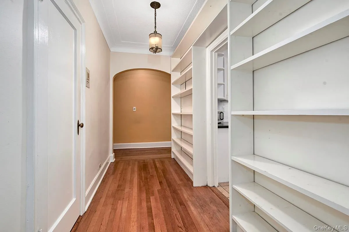 Built-in Shelves Built-in Shelves