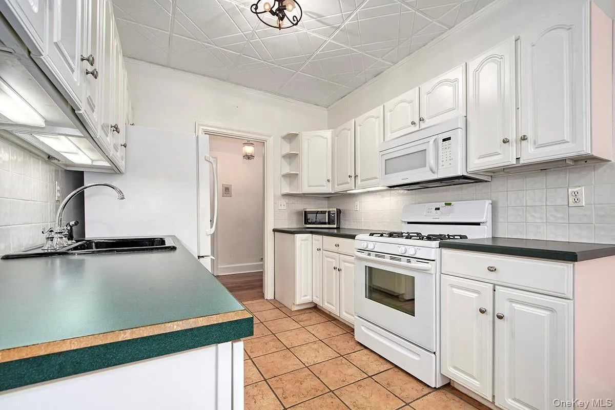 16 Chatsworth Avenue, Mamaroneck, NY, 1 Bedroom Bedrooms, 4 Rooms Rooms,1 BathroomBathrooms,Residential,For Rent,Chatsworth,0,1055632 16 Chatsworth Avenue, Mamaroneck, NY, 1 Bedroom Bedrooms, 4 Rooms Rooms,1 BathroomBathrooms,Residential,For Rent,Chatsworth,0,1055632