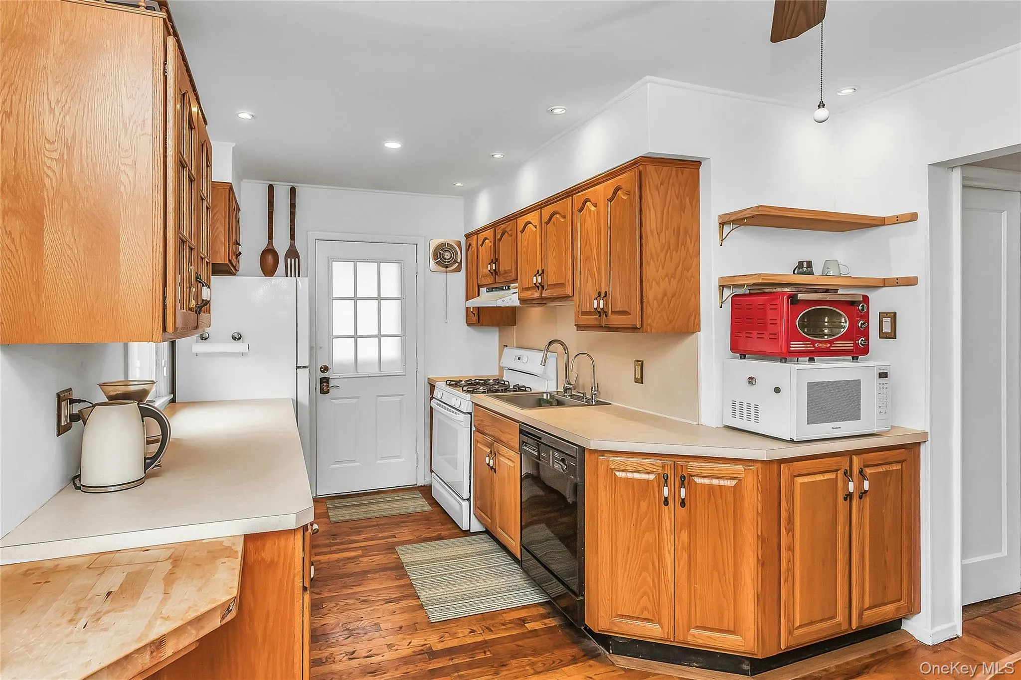 5 Plover Lane, Oyster Bay, NY, 2 Bedrooms Bedrooms, 5 Rooms Rooms,1 BathroomBathrooms,Residential,For Rent,Plover,0,1055640 5 Plover Lane, Oyster Bay, NY, 2 Bedrooms Bedrooms, 5 Rooms Rooms,1 BathroomBathrooms,Residential,For Rent,Plover,0,1055640