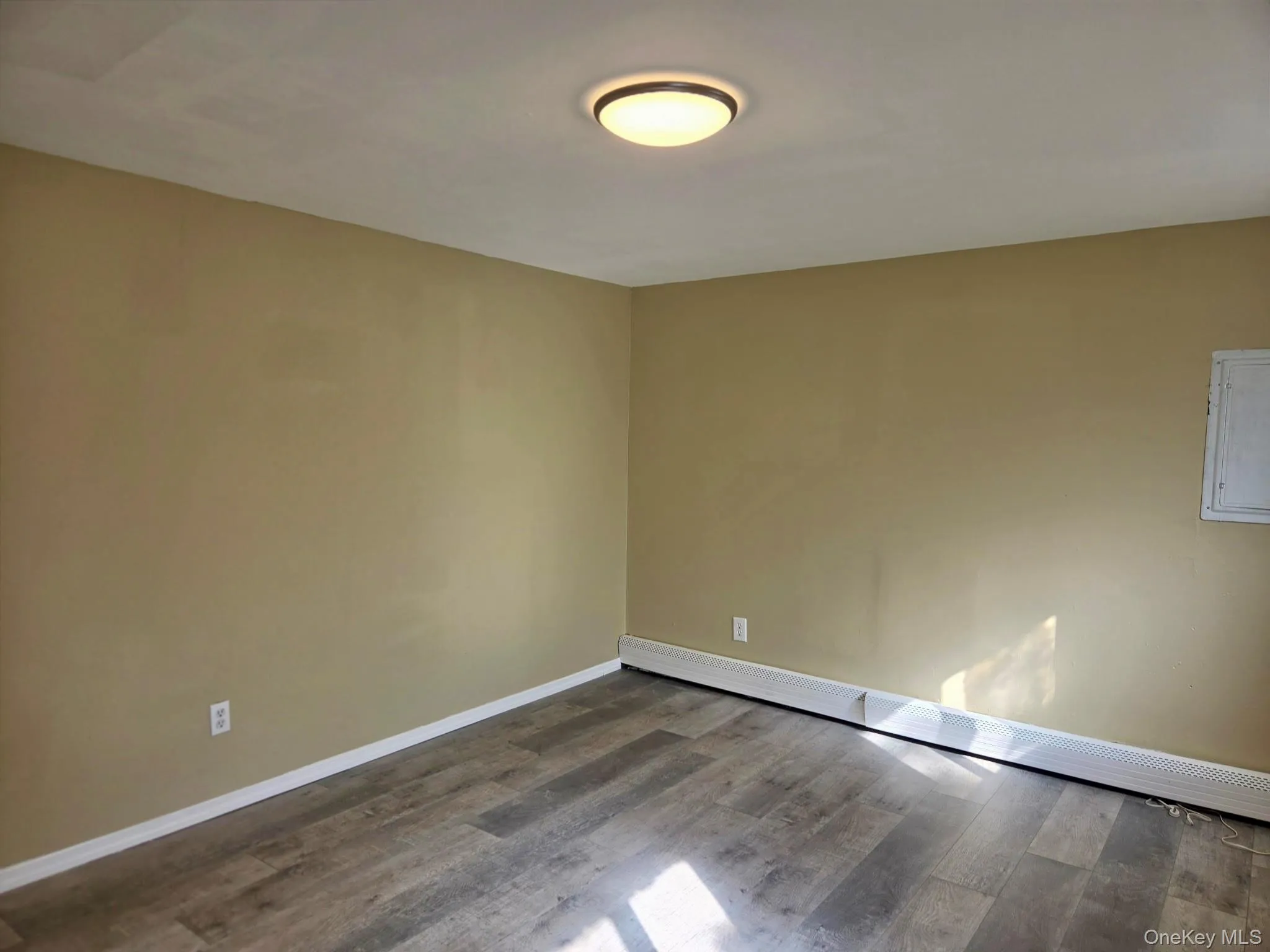 11 Centerwood Street, Babylon, NY, 2 Bedroom Bedrooms, 5 Room Rooms,1 BathroomBathrooms,Residential Lease,For Rent,Centerwood,0,1055645 11 Centerwood Street, Babylon, NY, 2 Bedroom Bedrooms, 5 Room Rooms,1 BathroomBathrooms,Residential Lease,For Rent,Centerwood,0,1055645