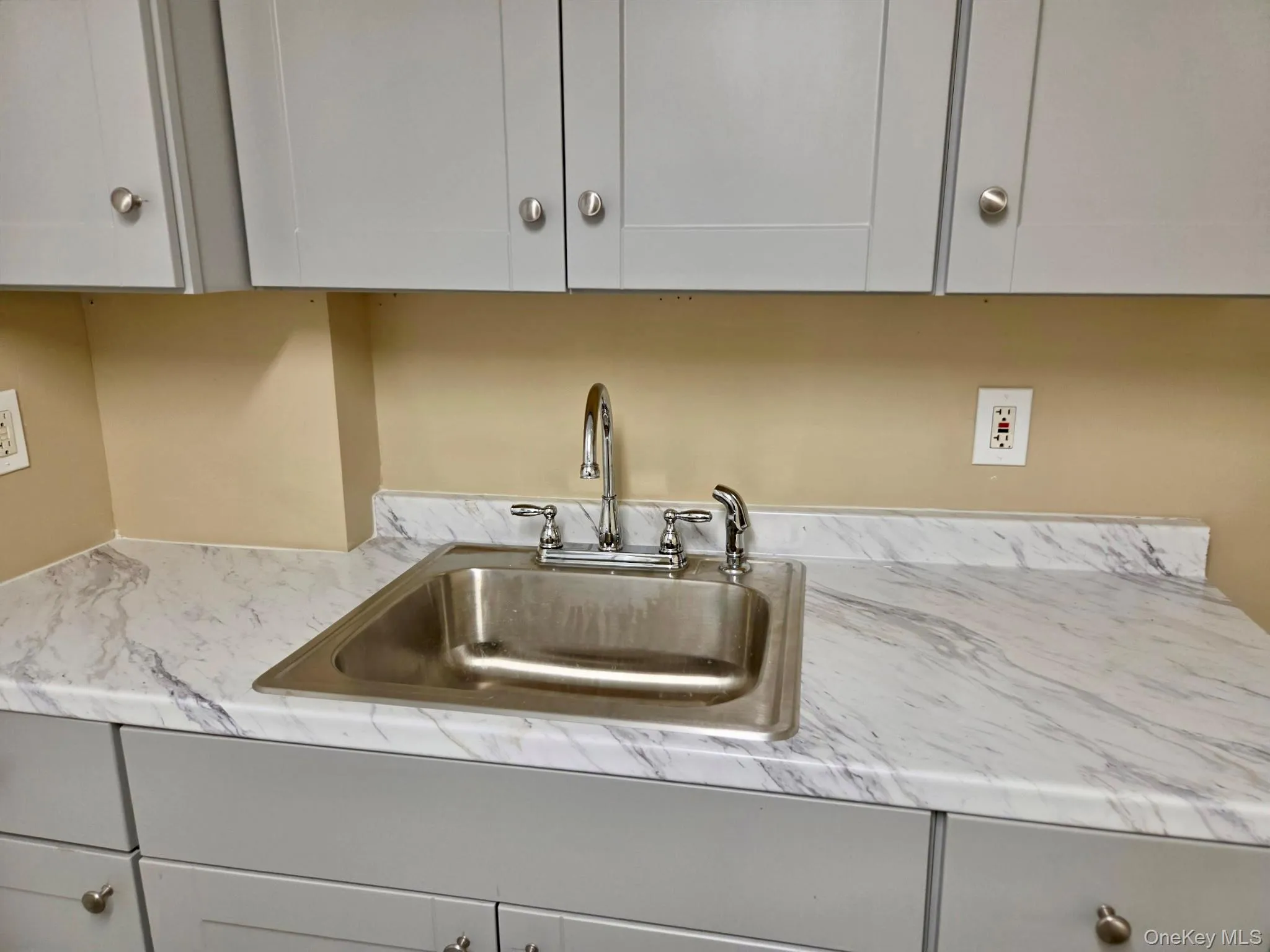 11 Centerwood Street, Babylon, NY, 2 Bedroom Bedrooms, 5 Room Rooms,1 BathroomBathrooms,Residential Lease,For Rent,Centerwood,0,1055645 11 Centerwood Street, Babylon, NY, 2 Bedroom Bedrooms, 5 Room Rooms,1 BathroomBathrooms,Residential Lease,For Rent,Centerwood,0,1055645