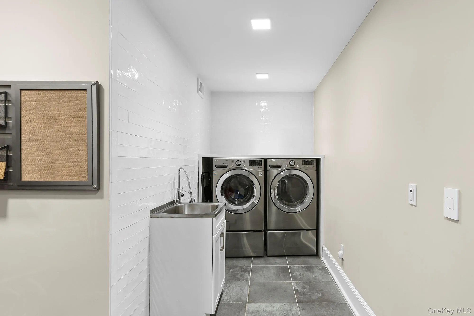 4 Saddlebrook Lane, Brookhaven, NY, 4 Bedrooms Bedrooms, 9 Rooms Rooms,3 BathroomsBathrooms,Residential,For Rent,Saddlebrook,0,1055656 4 Saddlebrook Lane, Brookhaven, NY, 4 Bedrooms Bedrooms, 9 Rooms Rooms,3 BathroomsBathrooms,Residential,For Rent,Saddlebrook,0,1055656
