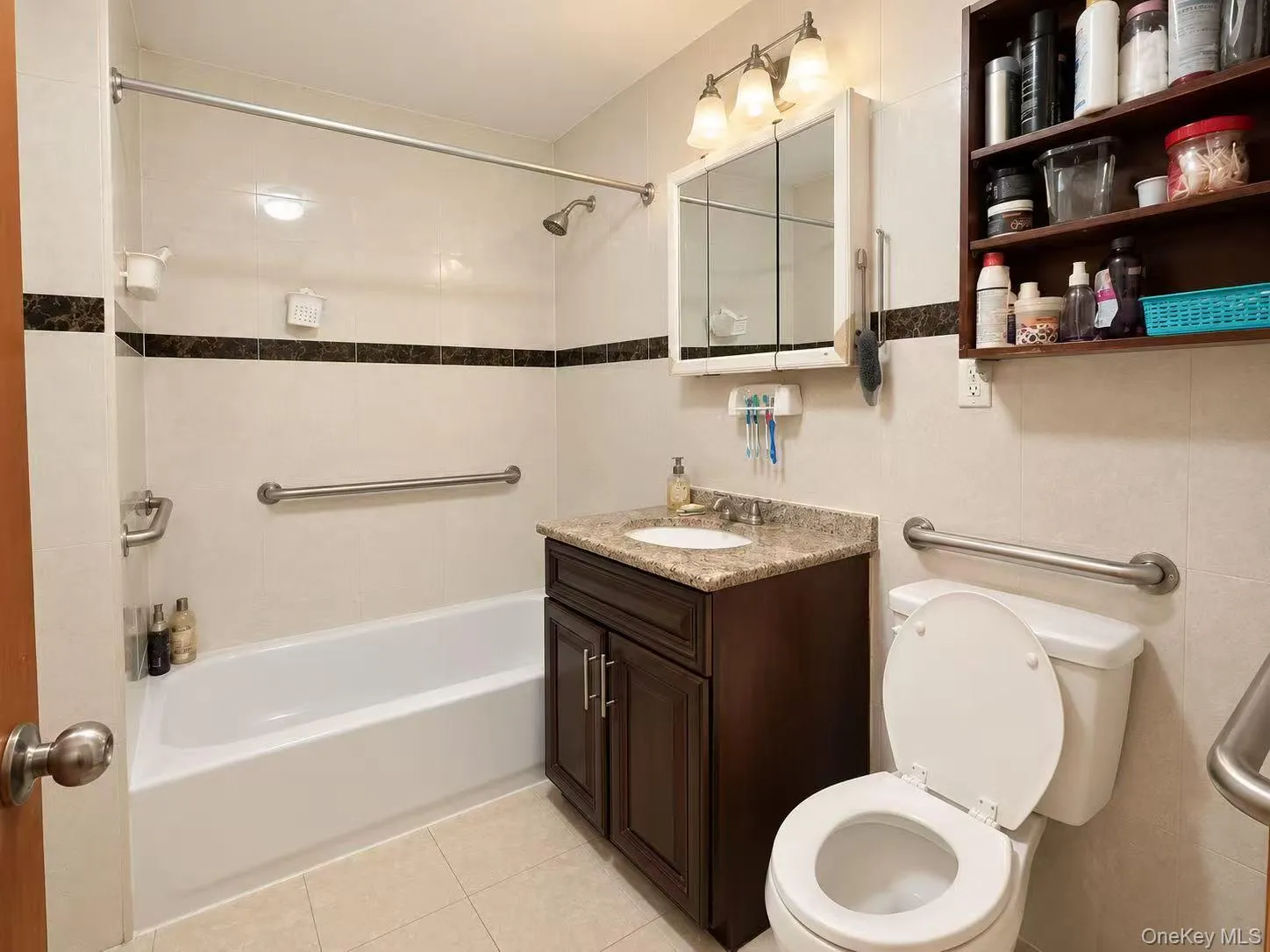104-61 38th Avenue, New York, NY, 2 Bedrooms Bedrooms, 6 Rooms Rooms,1 BathroomBathrooms,Residential,For Rent,38th,0,1055658 104-61 38th Avenue, New York, NY, 2 Bedrooms Bedrooms, 6 Rooms Rooms,1 BathroomBathrooms,Residential,For Rent,38th,0,1055658