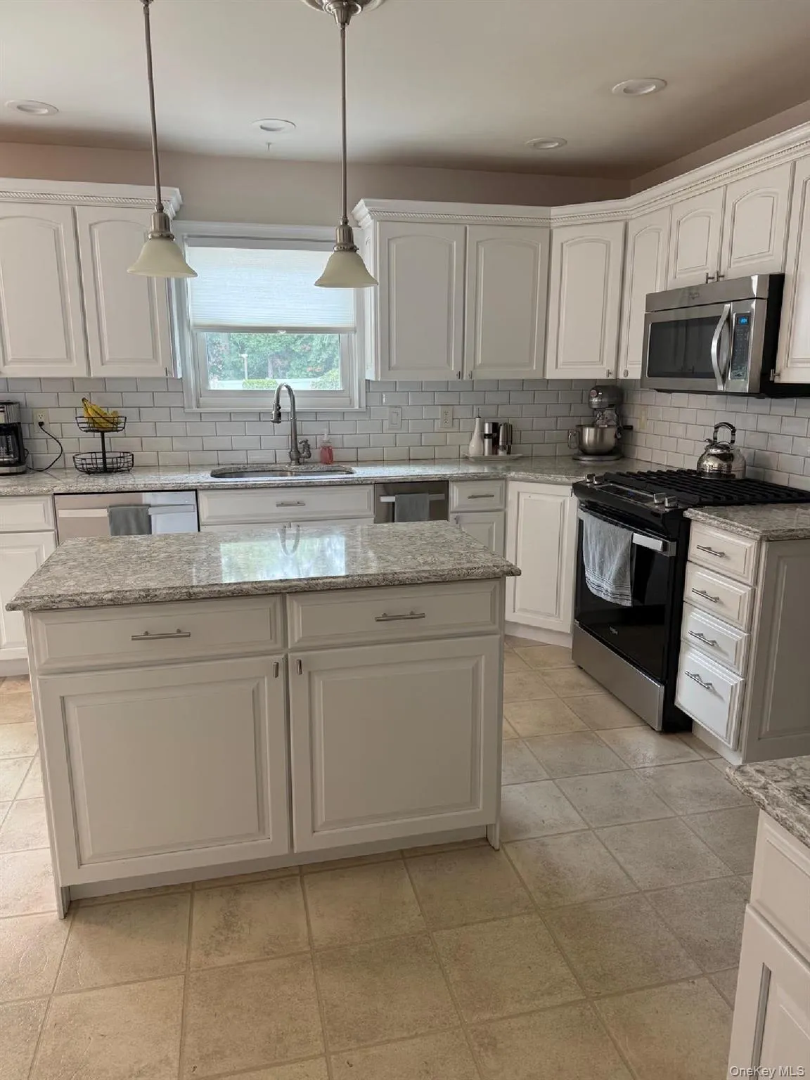 26 Layton Lane, Brookhaven, NY, 5 Bedrooms Bedrooms, 12 Rooms Rooms,4 BathroomsBathrooms,Residential,For Rent,Layton,0,1055661 26 Layton Lane, Brookhaven, NY, 5 Bedrooms Bedrooms, 12 Rooms Rooms,4 BathroomsBathrooms,Residential,For Rent,Layton,0,1055661