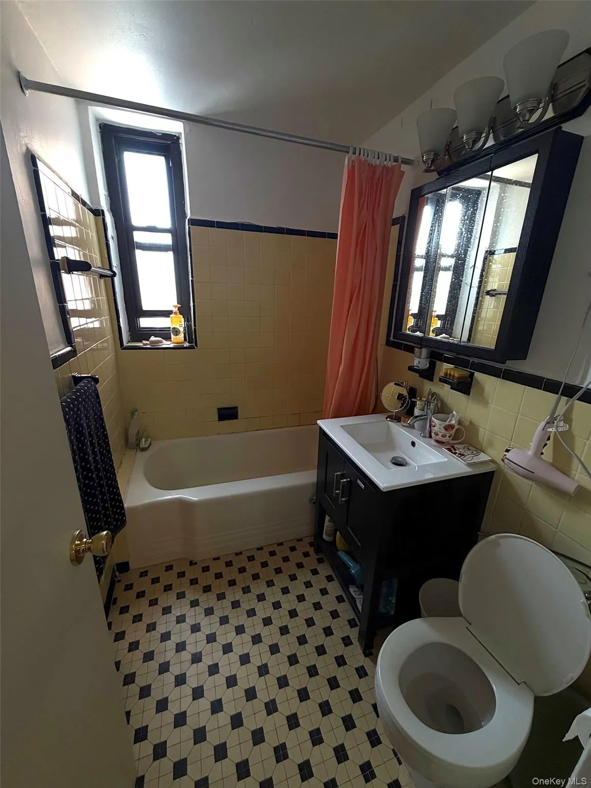 88-30 182nd Street, New York, NY, 3 Rooms Rooms,1 BathroomBathrooms,Residential,For Rent,182nd,0,1055662 88-30 182nd Street, New York, NY, 3 Rooms Rooms,1 BathroomBathrooms,Residential,For Rent,182nd,0,1055662