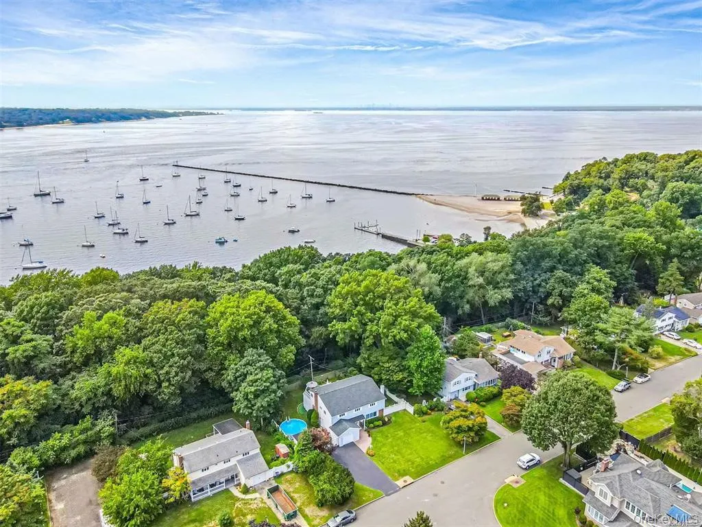 23 Barry Drive, Glen Cove, NY, 4 Bedrooms Bedrooms, 9 Rooms Rooms,2 BathroomsBathrooms,Residential,For Rent,Barry,0,1055666 23 Barry Drive, Glen Cove, NY, 4 Bedrooms Bedrooms, 9 Rooms Rooms,2 BathroomsBathrooms,Residential,For Rent,Barry,0,1055666
