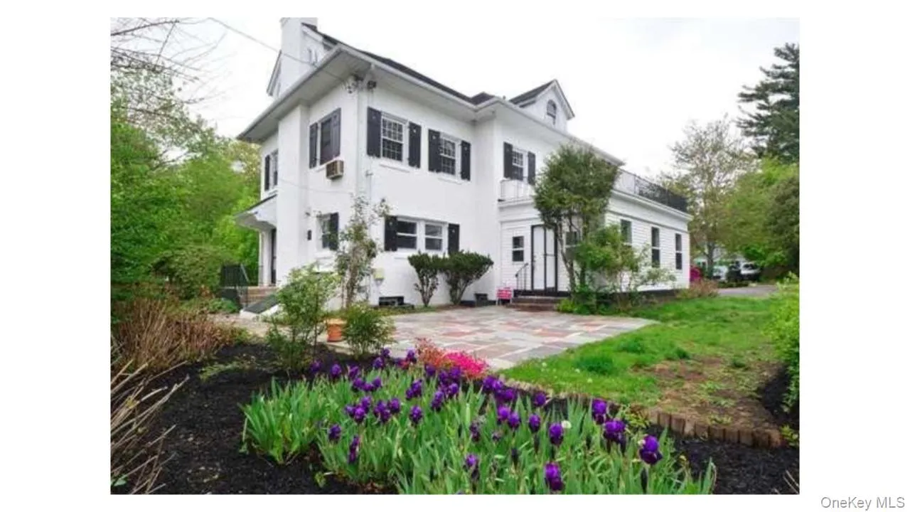 2 Arleigh Road, North Hempstead, NY, 5 Bedrooms Bedrooms, 15 Rooms Rooms,4 BathroomsBathrooms,Residential,For Rent,Arleigh,0,1055669 2 Arleigh Road, North Hempstead, NY, 5 Bedrooms Bedrooms, 15 Rooms Rooms,4 BathroomsBathrooms,Residential,For Rent,Arleigh,0,1055669