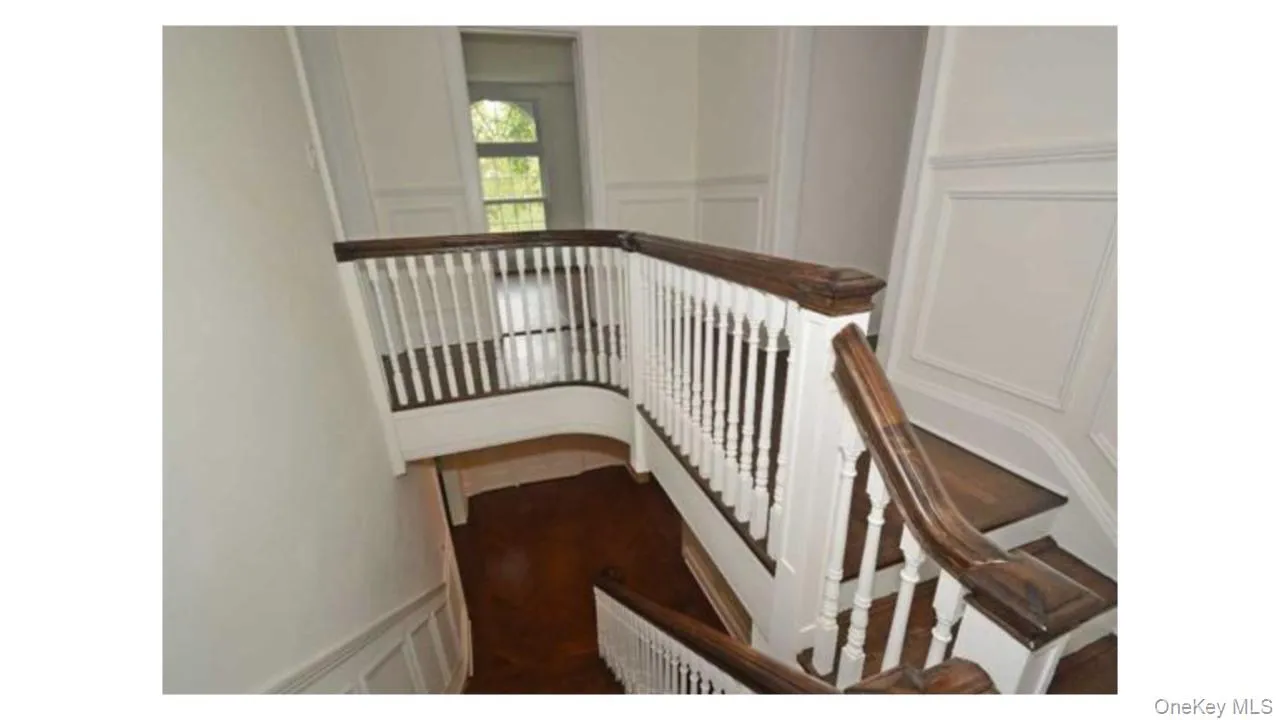 Hardwood stairs with white balusters and dark wood handrails Hardwood stairs with white balusters and dark wood handrails