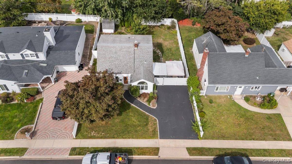 61 Hollyhock Road, Hempstead, NY, 3 Bedrooms Bedrooms, 6 Rooms Rooms,2 BathroomsBathrooms,Residential,For Rent,Hollyhock,0,1055683 61 Hollyhock Road, Hempstead, NY, 3 Bedrooms Bedrooms, 6 Rooms Rooms,2 BathroomsBathrooms,Residential,For Rent,Hollyhock,0,1055683