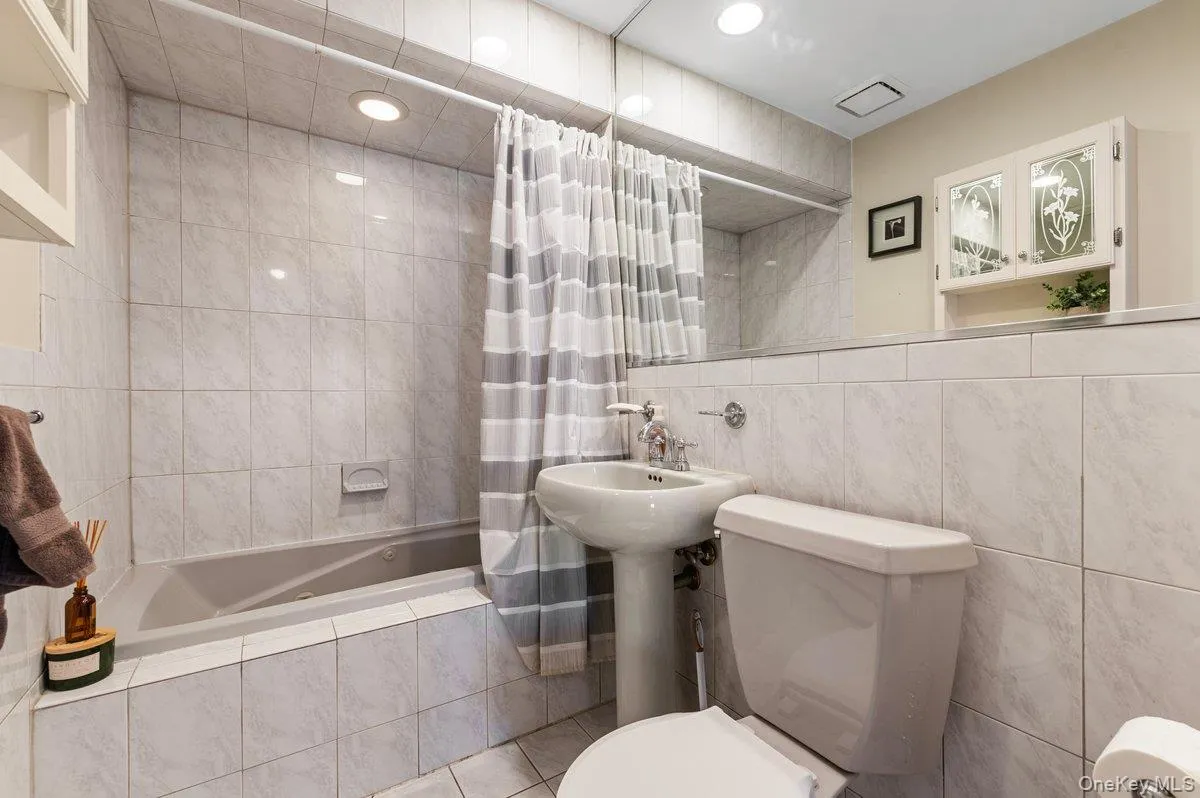 61 Hollyhock Road, Hempstead, NY, 3 Bedrooms Bedrooms, 6 Rooms Rooms,2 BathroomsBathrooms,Residential,For Rent,Hollyhock,0,1055683 61 Hollyhock Road, Hempstead, NY, 3 Bedrooms Bedrooms, 6 Rooms Rooms,2 BathroomsBathrooms,Residential,For Rent,Hollyhock,0,1055683