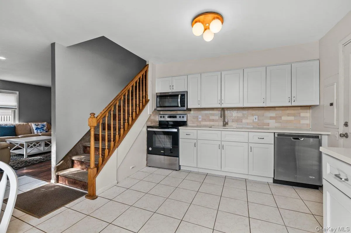61 Hollyhock Road, Hempstead, NY, 3 Bedrooms Bedrooms, 6 Rooms Rooms,2 BathroomsBathrooms,Residential,For Rent,Hollyhock,0,1055683 61 Hollyhock Road, Hempstead, NY, 3 Bedrooms Bedrooms, 6 Rooms Rooms,2 BathroomsBathrooms,Residential,For Rent,Hollyhock,0,1055683