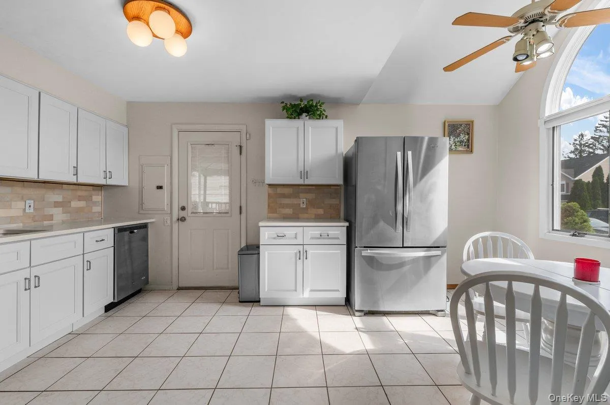 61 Hollyhock Road, Hempstead, NY, 3 Bedrooms Bedrooms, 6 Rooms Rooms,2 BathroomsBathrooms,Residential,For Rent,Hollyhock,0,1055683 61 Hollyhock Road, Hempstead, NY, 3 Bedrooms Bedrooms, 6 Rooms Rooms,2 BathroomsBathrooms,Residential,For Rent,Hollyhock,0,1055683