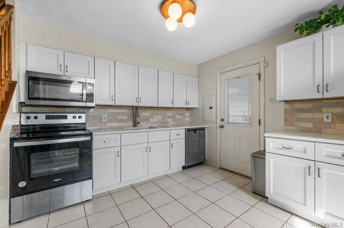 61 Hollyhock Road, Hempstead, NY, 3 Bedrooms Bedrooms, 6 Rooms Rooms,2 BathroomsBathrooms,Residential,For Rent,Hollyhock,0,1055683 61 Hollyhock Road, Hempstead, NY, 3 Bedrooms Bedrooms, 6 Rooms Rooms,2 BathroomsBathrooms,Residential,For Rent,Hollyhock,0,1055683