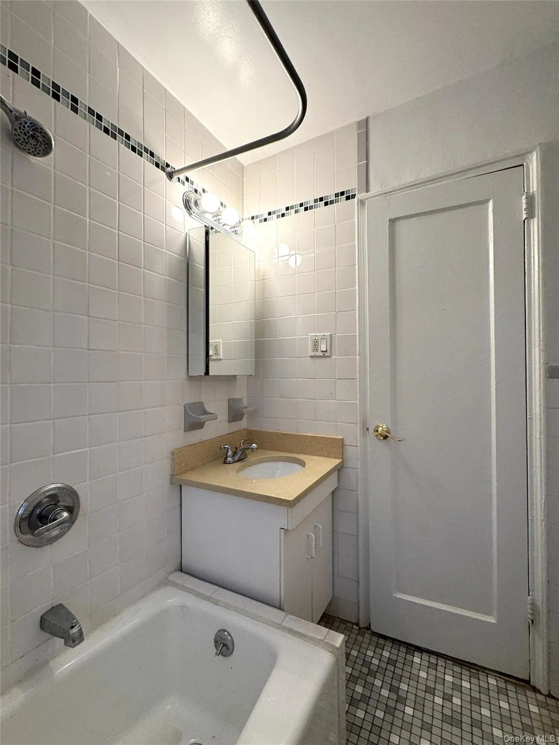141-35 79th Avenue, New York, NY, 1 Bedroom Bedrooms, 4 Rooms Rooms,1 BathroomBathrooms,Residential,For Rent,79th,0,1055689 141-35 79th Avenue, New York, NY, 1 Bedroom Bedrooms, 4 Rooms Rooms,1 BathroomBathrooms,Residential,For Rent,79th,0,1055689