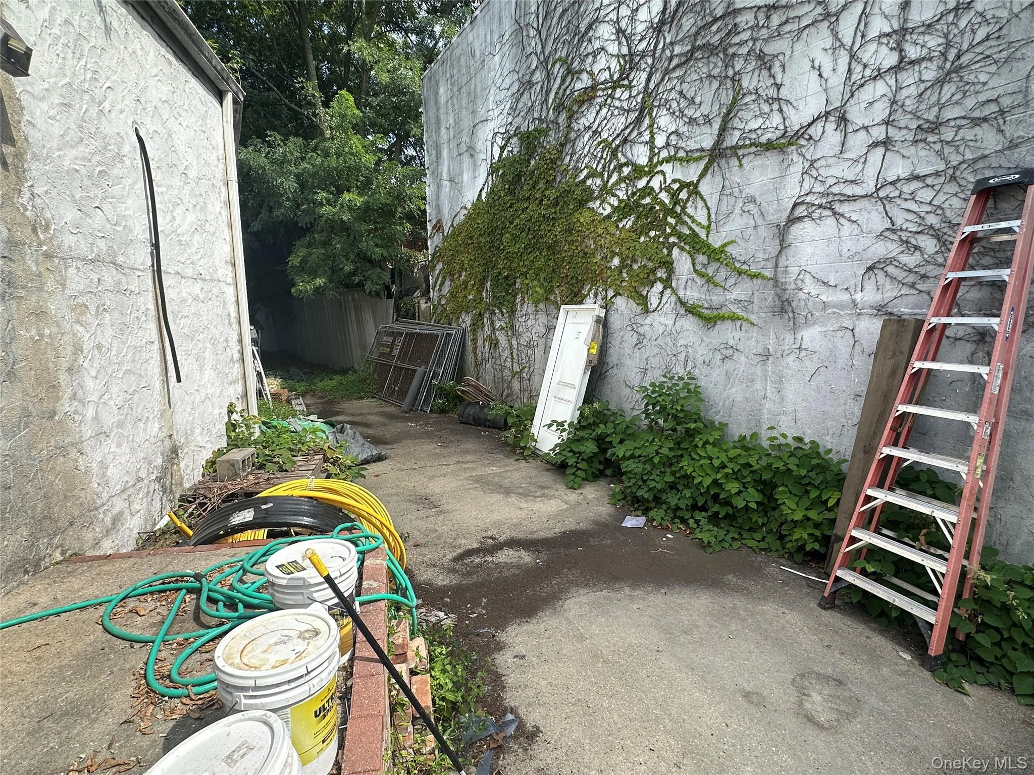 Alleyway Alleyway