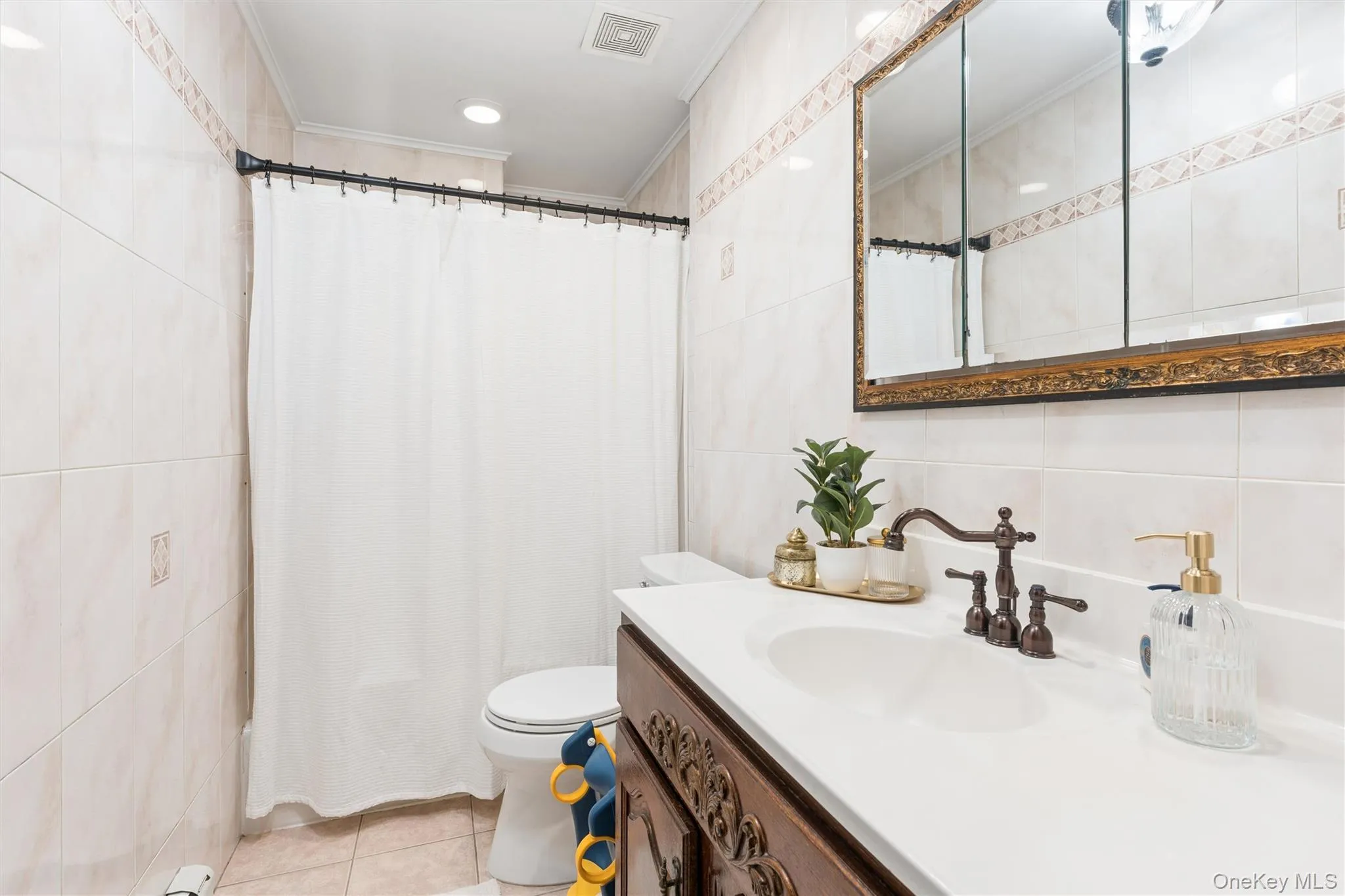 1650 James Street, Hempstead, NY, 4 Bedrooms Bedrooms, 9 Rooms Rooms,2 BathroomsBathrooms,Residential,For Rent,James,0,1055702 1650 James Street, Hempstead, NY, 4 Bedrooms Bedrooms, 9 Rooms Rooms,2 BathroomsBathrooms,Residential,For Rent,James,0,1055702