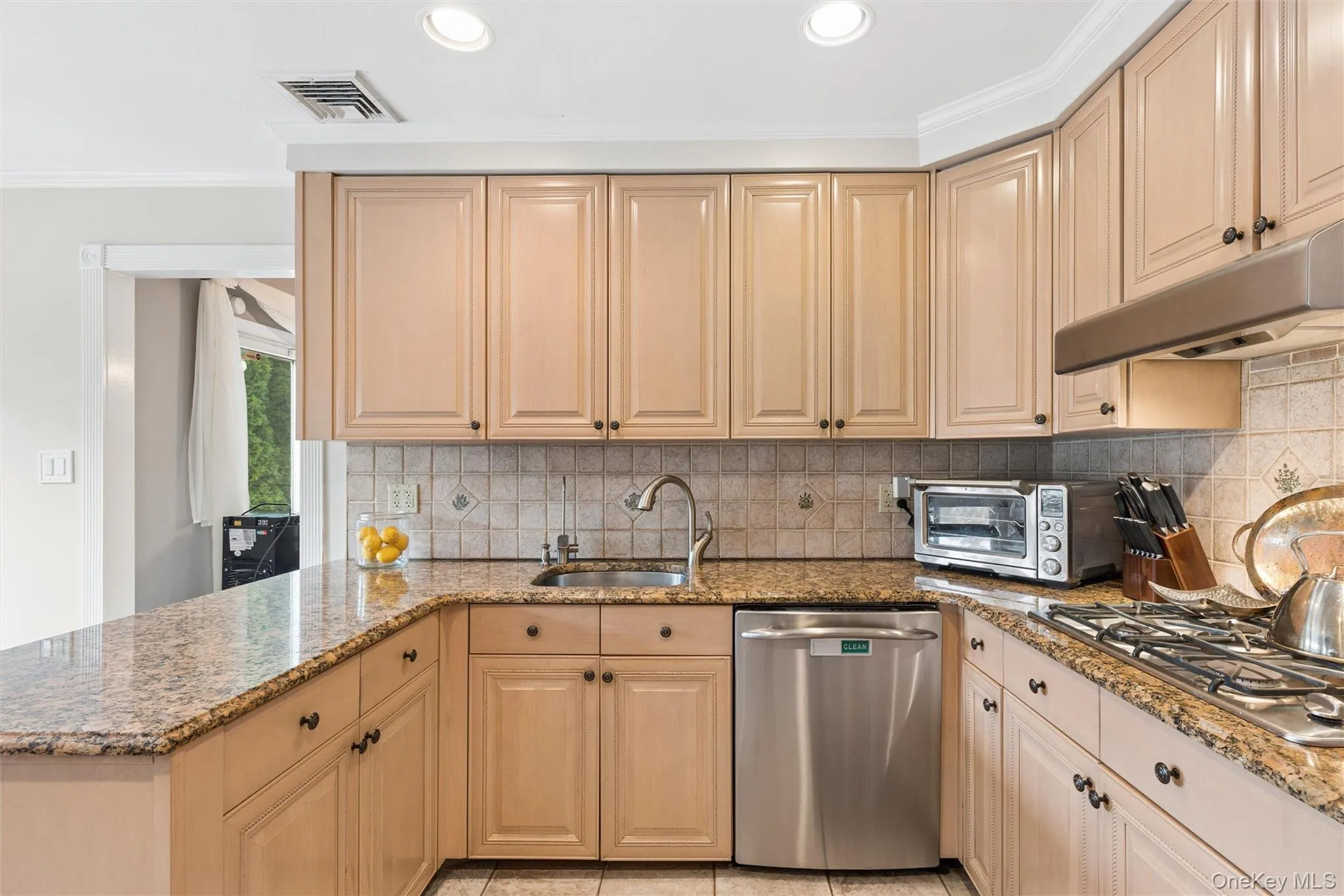 1650 James Street, Hempstead, NY, 4 Bedrooms Bedrooms, 9 Rooms Rooms,2 BathroomsBathrooms,Residential,For Rent,James,0,1055702 1650 James Street, Hempstead, NY, 4 Bedrooms Bedrooms, 9 Rooms Rooms,2 BathroomsBathrooms,Residential,For Rent,James,0,1055702