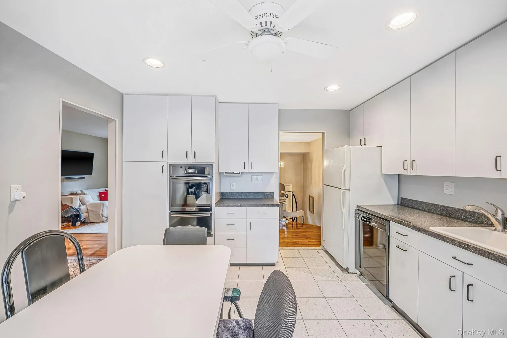 3 Oasis Place, Huntington, NY, 4 Bedrooms Bedrooms, 8 Rooms Rooms,2 BathroomsBathrooms,Residential,For Rent,Oasis,0,1055721 3 Oasis Place, Huntington, NY, 4 Bedrooms Bedrooms, 8 Rooms Rooms,2 BathroomsBathrooms,Residential,For Rent,Oasis,0,1055721