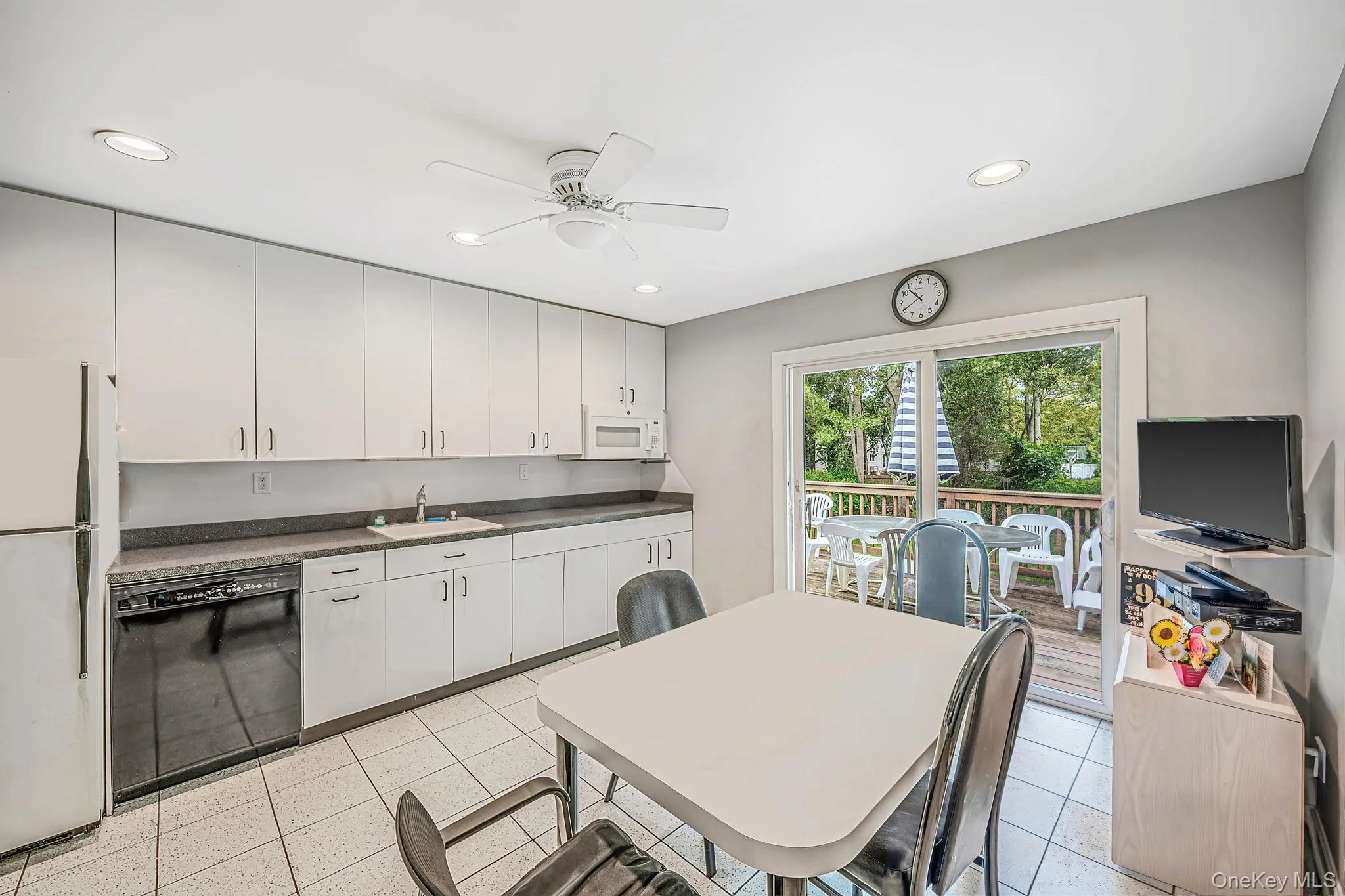 3 Oasis Place, Huntington, NY, 4 Bedrooms Bedrooms, 8 Rooms Rooms,2 BathroomsBathrooms,Residential,For Rent,Oasis,0,1055721 3 Oasis Place, Huntington, NY, 4 Bedrooms Bedrooms, 8 Rooms Rooms,2 BathroomsBathrooms,Residential,For Rent,Oasis,0,1055721