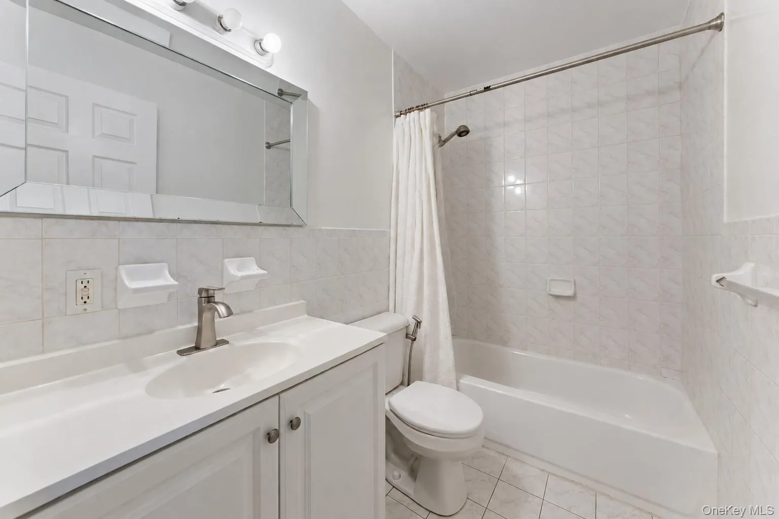 235 Bronx River Road, Yonkers, NY, 3 Bedroom Bedrooms, 5 Room Rooms,2 BathroomBathrooms,Residential Lease,For Rent,Bronx River,0,1055731 235 Bronx River Road, Yonkers, NY, 3 Bedroom Bedrooms, 5 Room Rooms,2 BathroomBathrooms,Residential Lease,For Rent,Bronx River,0,1055731