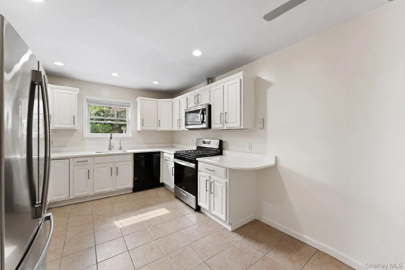 235 Bronx River Road, Yonkers, NY, 3 Bedroom Bedrooms, 5 Room Rooms,2 BathroomBathrooms,Residential Lease,For Rent,Bronx River,0,1055731 235 Bronx River Road, Yonkers, NY, 3 Bedroom Bedrooms, 5 Room Rooms,2 BathroomBathrooms,Residential Lease,For Rent,Bronx River,0,1055731