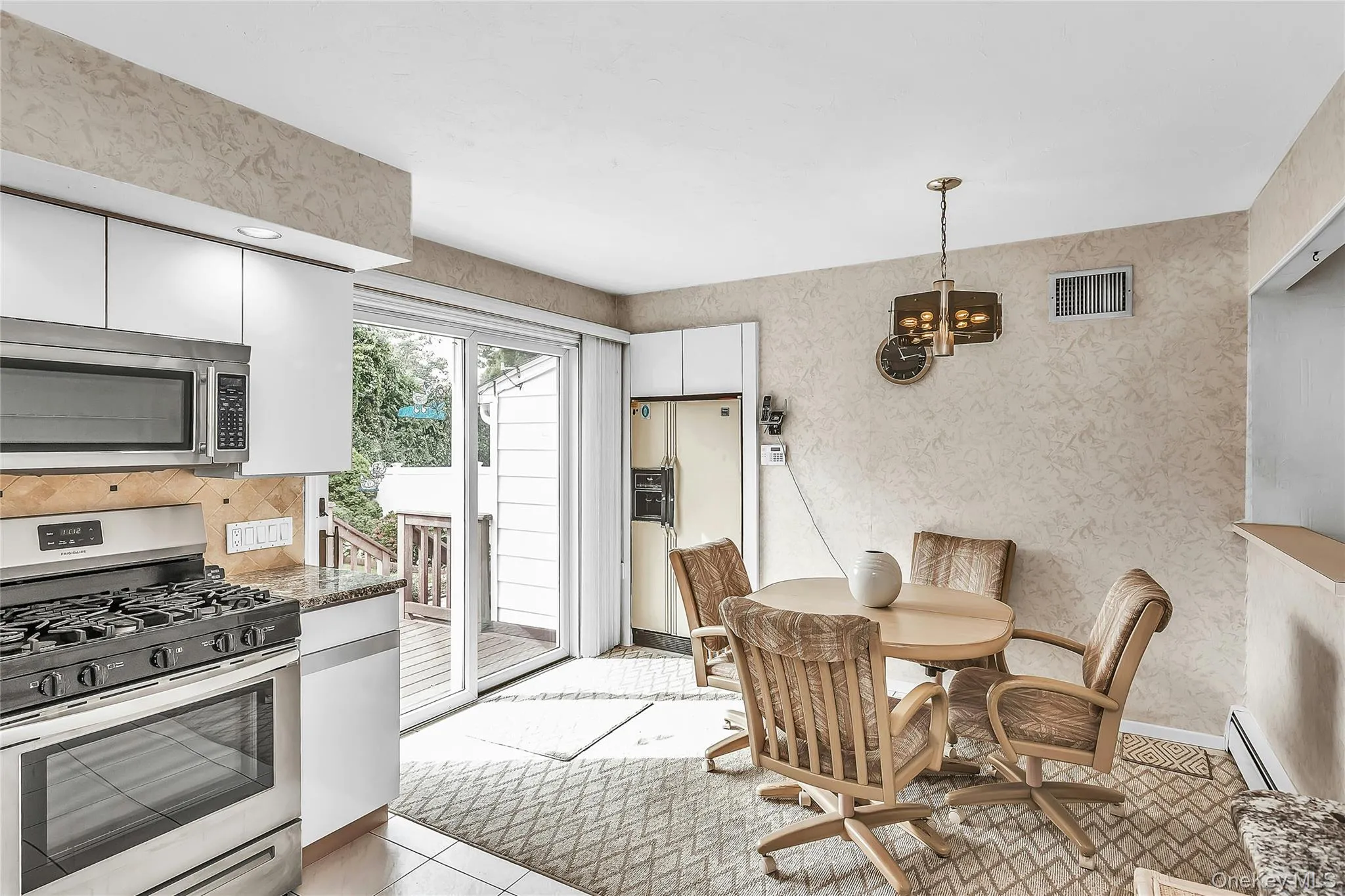 472 Chelsea Avenue, West Babylon, NY, 3 Bedrooms Bedrooms, 6 Rooms Rooms,2 BathroomsBathrooms,Residential,For Rent,Chelsea,0,1055733 472 Chelsea Avenue, West Babylon, NY, 3 Bedrooms Bedrooms, 6 Rooms Rooms,2 BathroomsBathrooms,Residential,For Rent,Chelsea,0,1055733