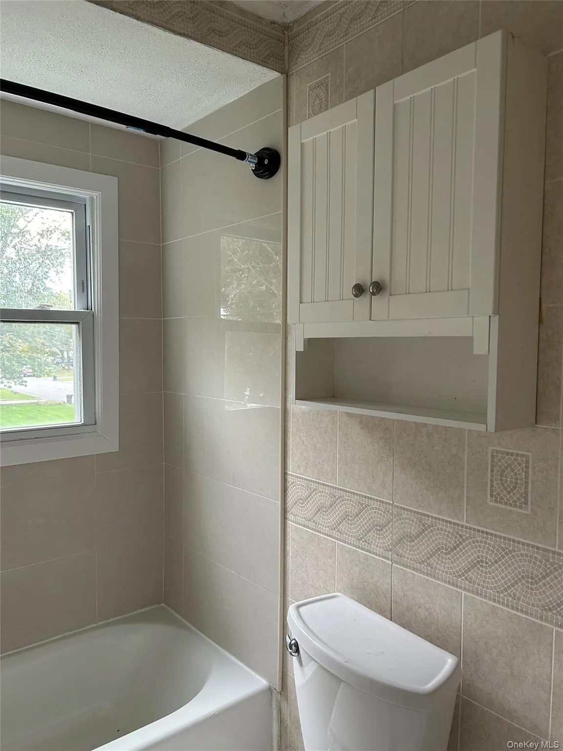 Full Bath w/ Tub Full Bath w/ Tub