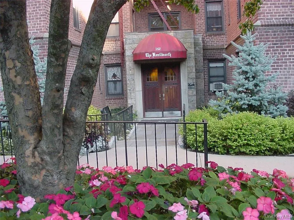The Kenilworth is one of the closest buildings to the Scarsdale train station and village. It also has one of the shortest waitlist for indoor parking on Garth Road. The Kenilworth is one of the closest buildings to the Scarsdale train station and village. It also has one of the shortest waitlist for indoor parking on Garth Road.