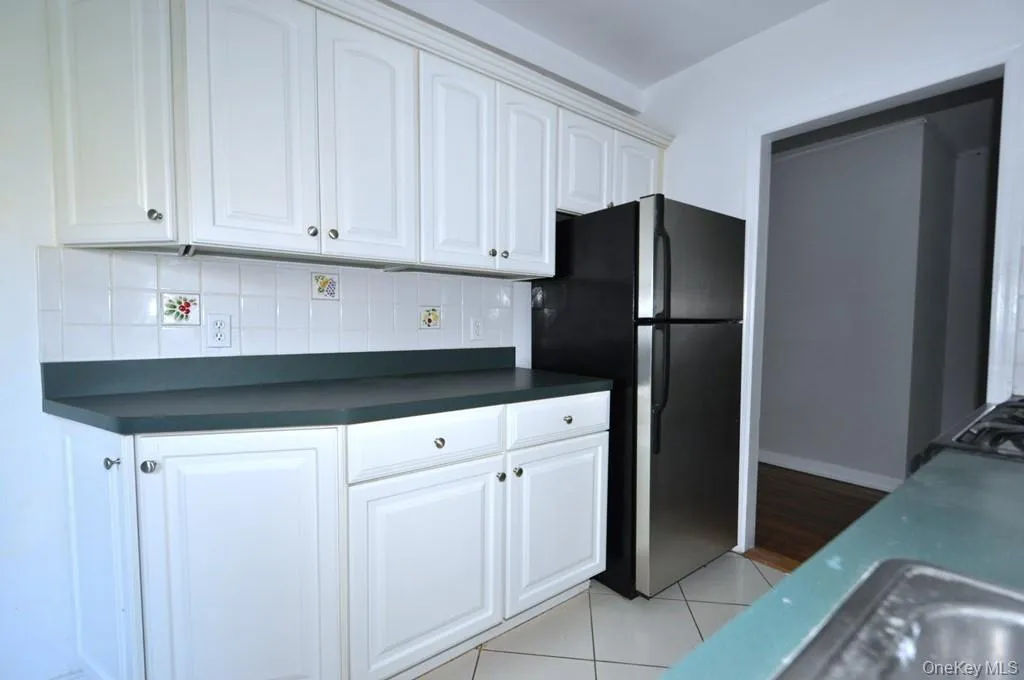 Eat-in-kitchen has stainless steel appliances . Eat-in-kitchen has stainless steel appliances .