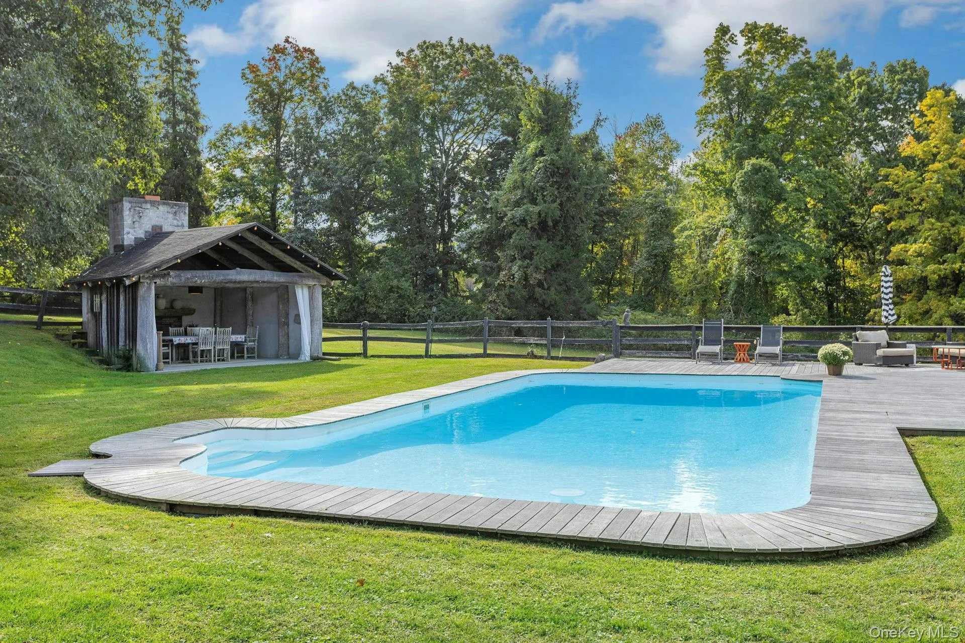 Saltwater pool w/Cabana Saltwater pool w/Cabana