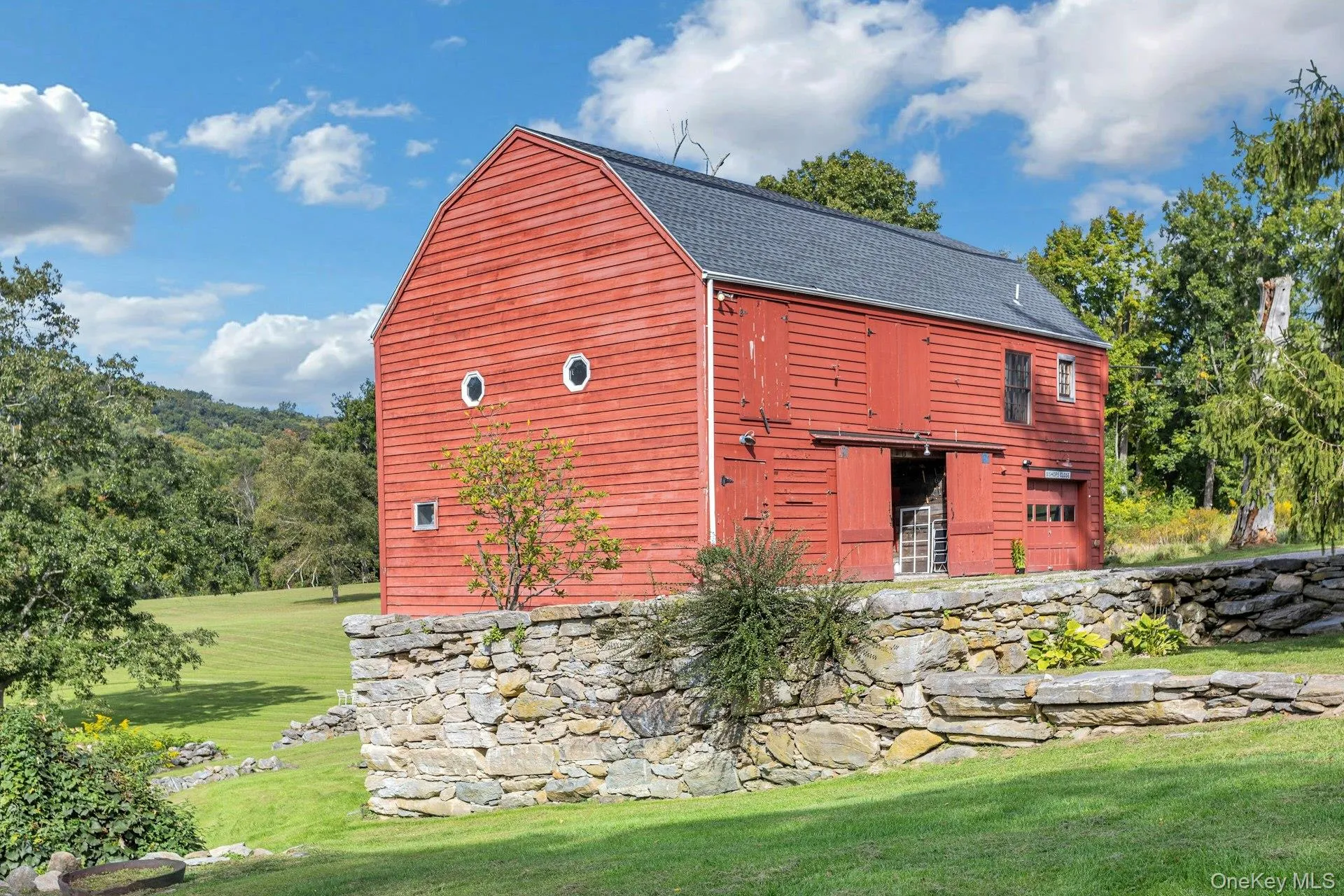 Totally renovated original barn with party room, full kitchen, full bath, two bedroom apartment and 3 car garage. Totally renovated original barn with party room, full kitchen, full bath, two bedroom apartment and 3 car garage.