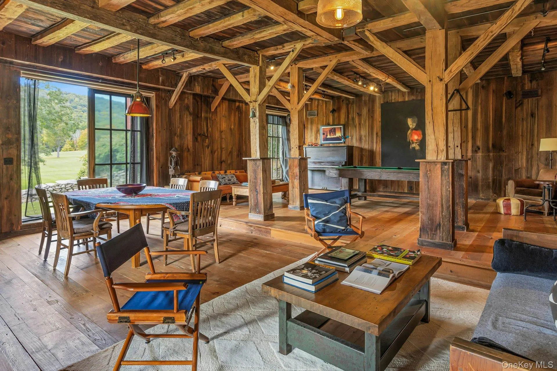 Fabulous party space Fabulous party space