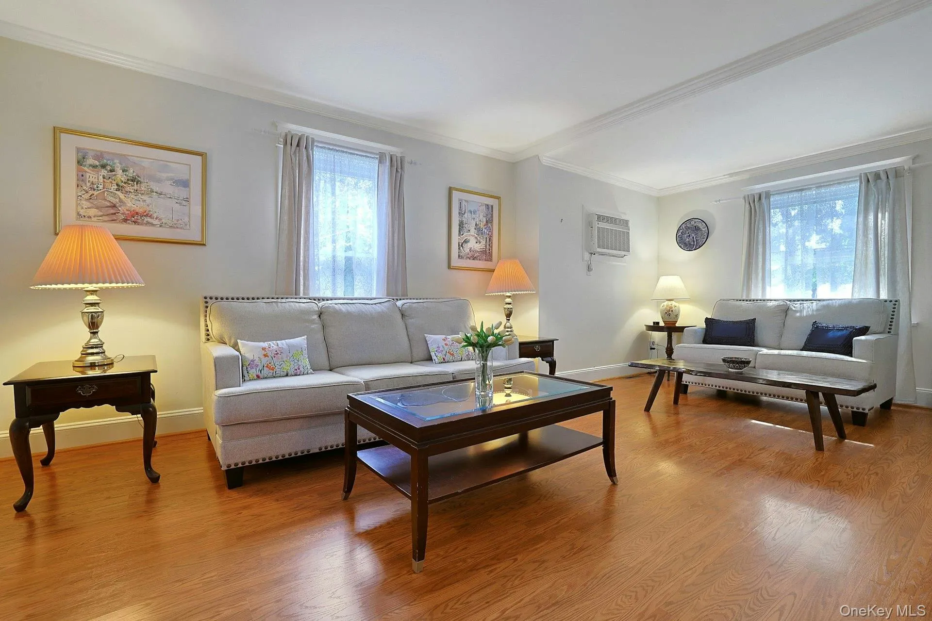 Extra large living room Extra large living room