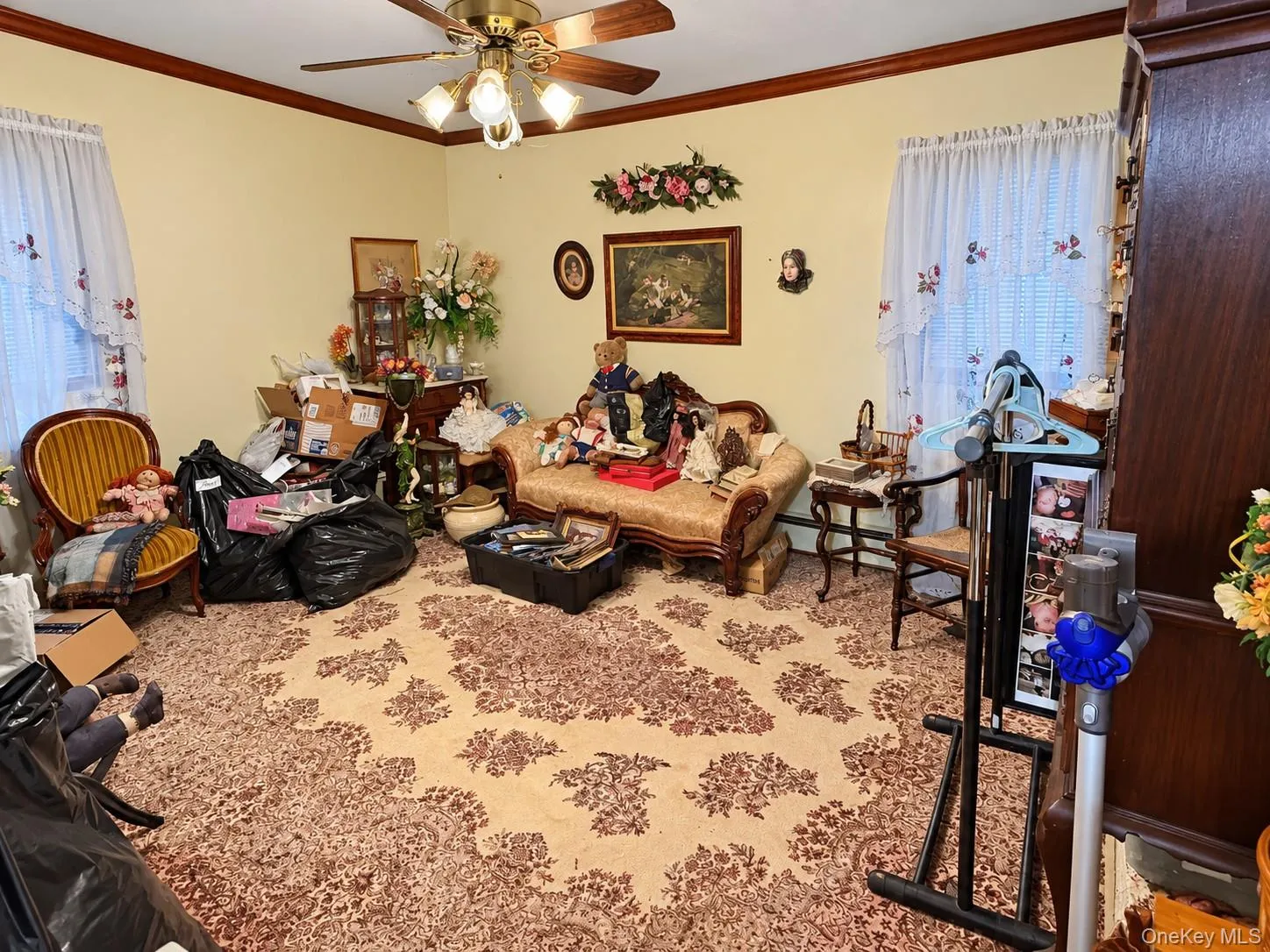 17 Washington Avenue, Brookhaven, NY, 4 Bedrooms Bedrooms, 9 Rooms Rooms,2 BathroomsBathrooms,Residential,For Rent,Washington,0,1055777 17 Washington Avenue, Brookhaven, NY, 4 Bedrooms Bedrooms, 9 Rooms Rooms,2 BathroomsBathrooms,Residential,For Rent,Washington,0,1055777