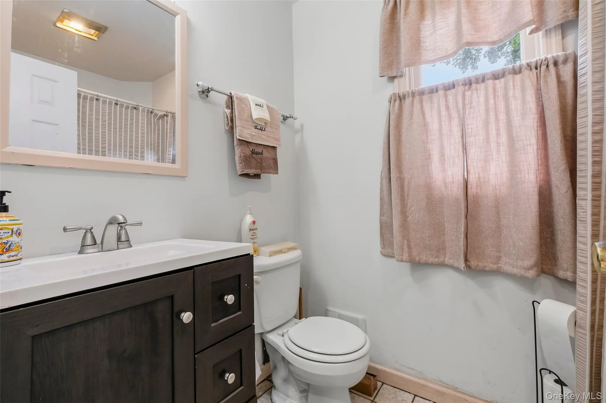 Full bath on the main level Full bath on the main level