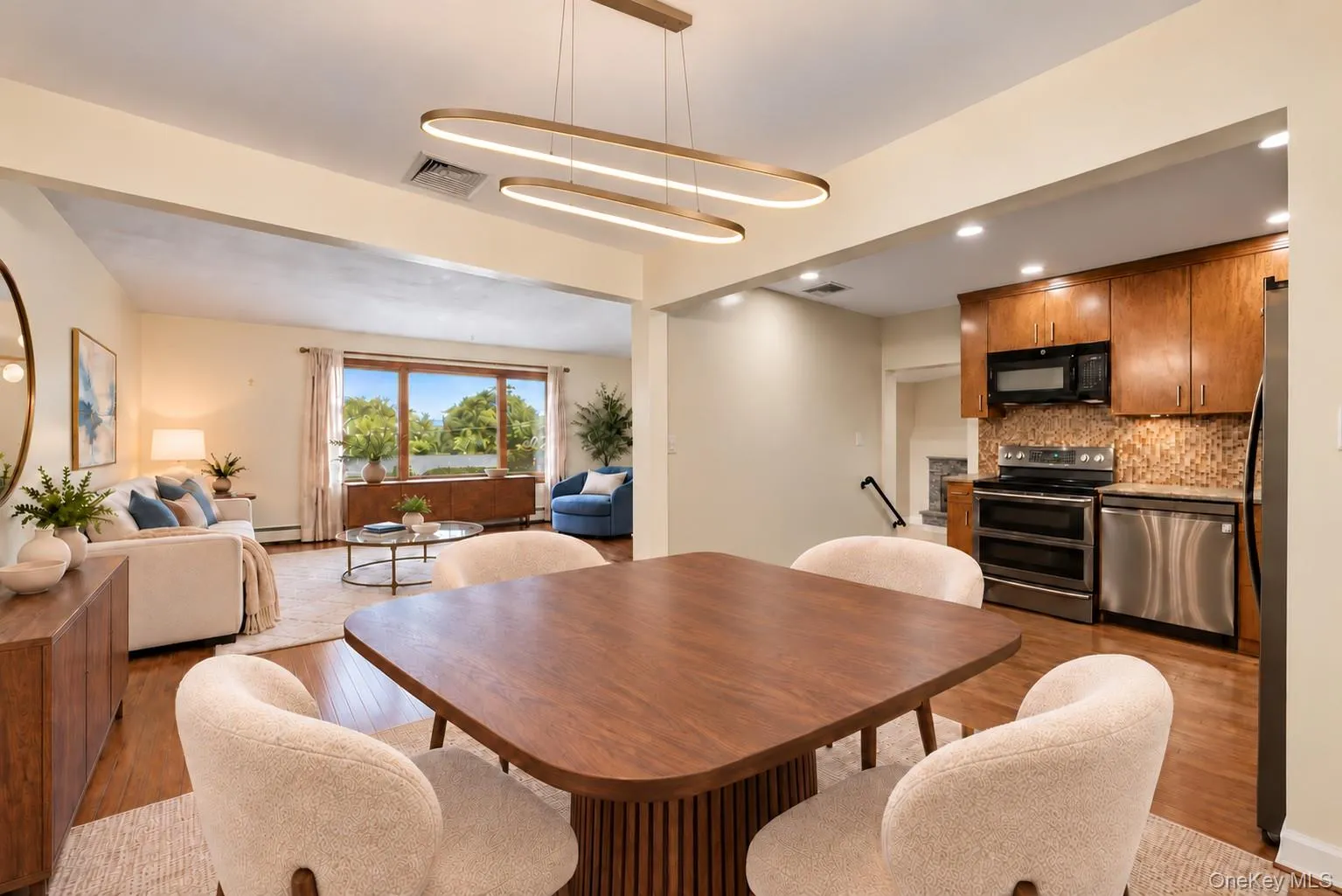 Virtually Staged Dining Area Virtually Staged Dining Area
