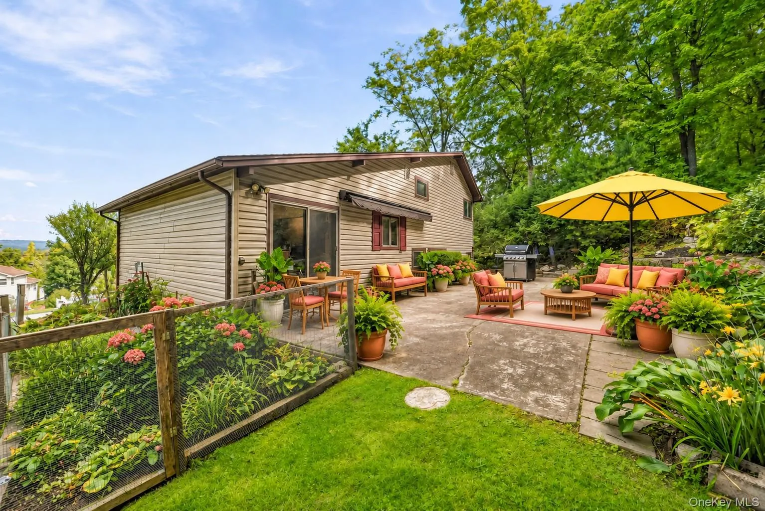 Virtually Staged Rear Patio and Garden Virtually Staged Rear Patio and Garden