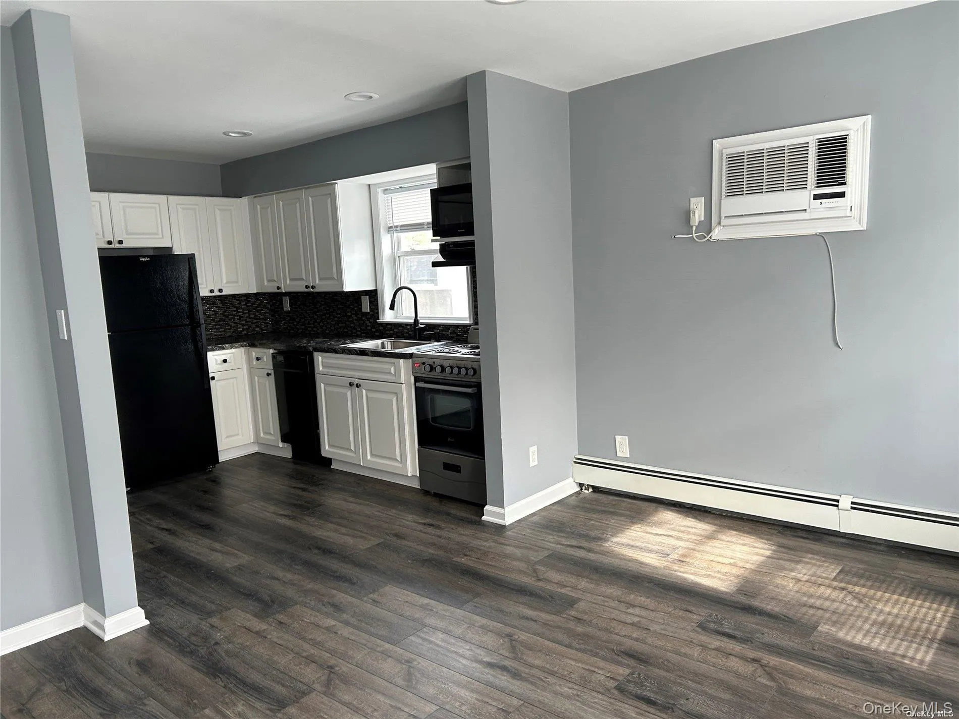 236 a Main Street, Oyster Bay, NY, 1 Bedroom Bedrooms, 4 Rooms Rooms,1 BathroomBathrooms,Residential Lease,For Rent,Main,0,1055798 236 a Main Street, Oyster Bay, NY, 1 Bedroom Bedrooms, 4 Rooms Rooms,1 BathroomBathrooms,Residential Lease,For Rent,Main,0,1055798