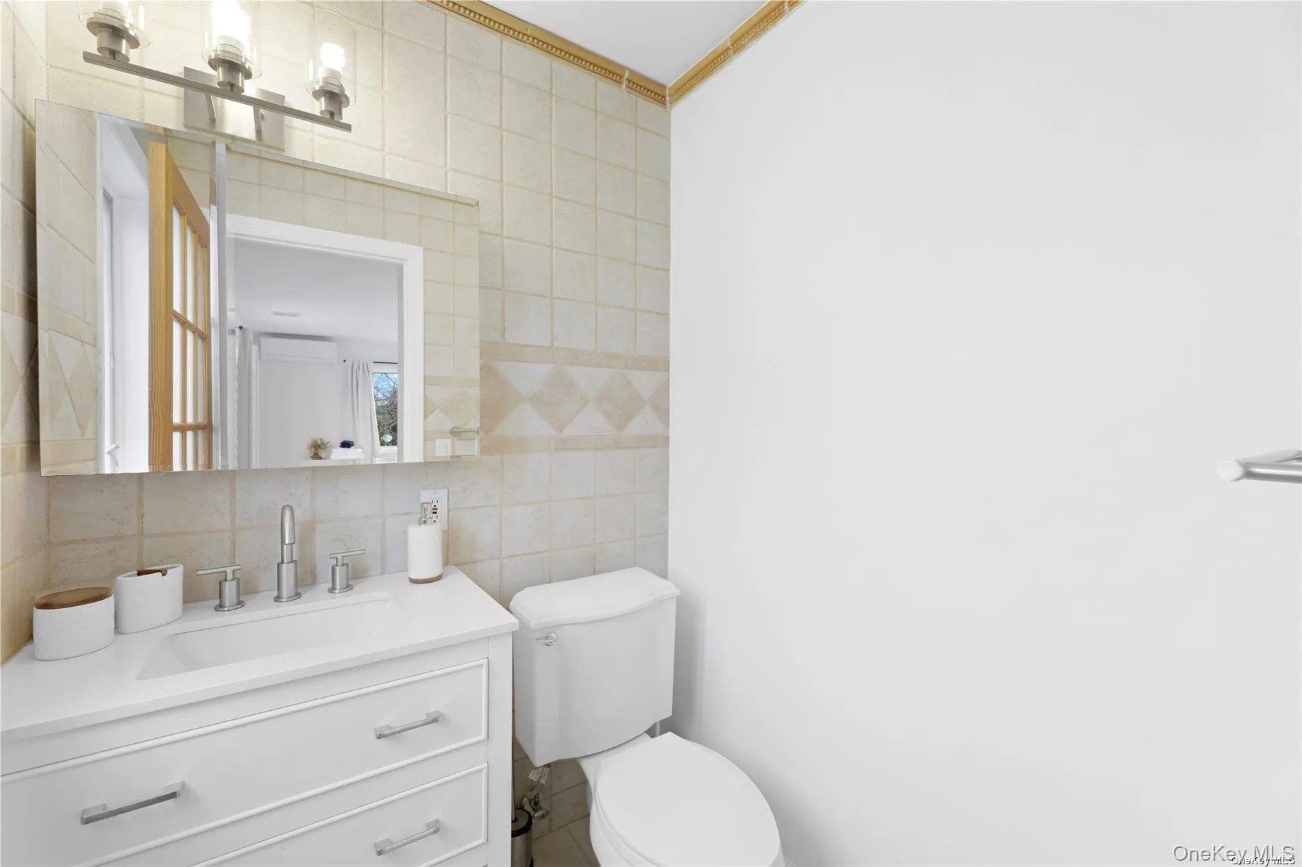 En-Suite Half Bathroom En-Suite Half Bathroom