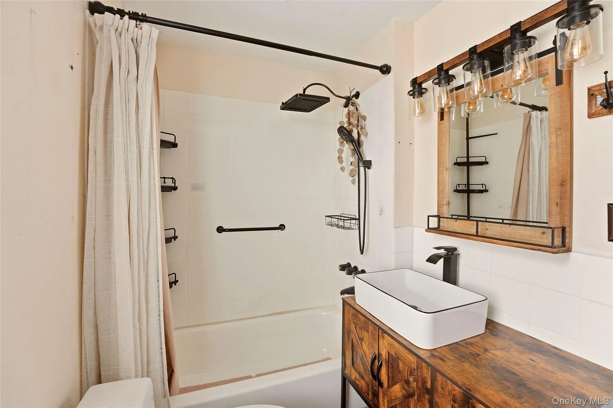 19 Catherine Avenue, Hempstead, NY, 3 Bedrooms Bedrooms, 6 Rooms Rooms,2 BathroomsBathrooms,Residential,For Rent,Catherine,0,1055806 19 Catherine Avenue, Hempstead, NY, 3 Bedrooms Bedrooms, 6 Rooms Rooms,2 BathroomsBathrooms,Residential,For Rent,Catherine,0,1055806