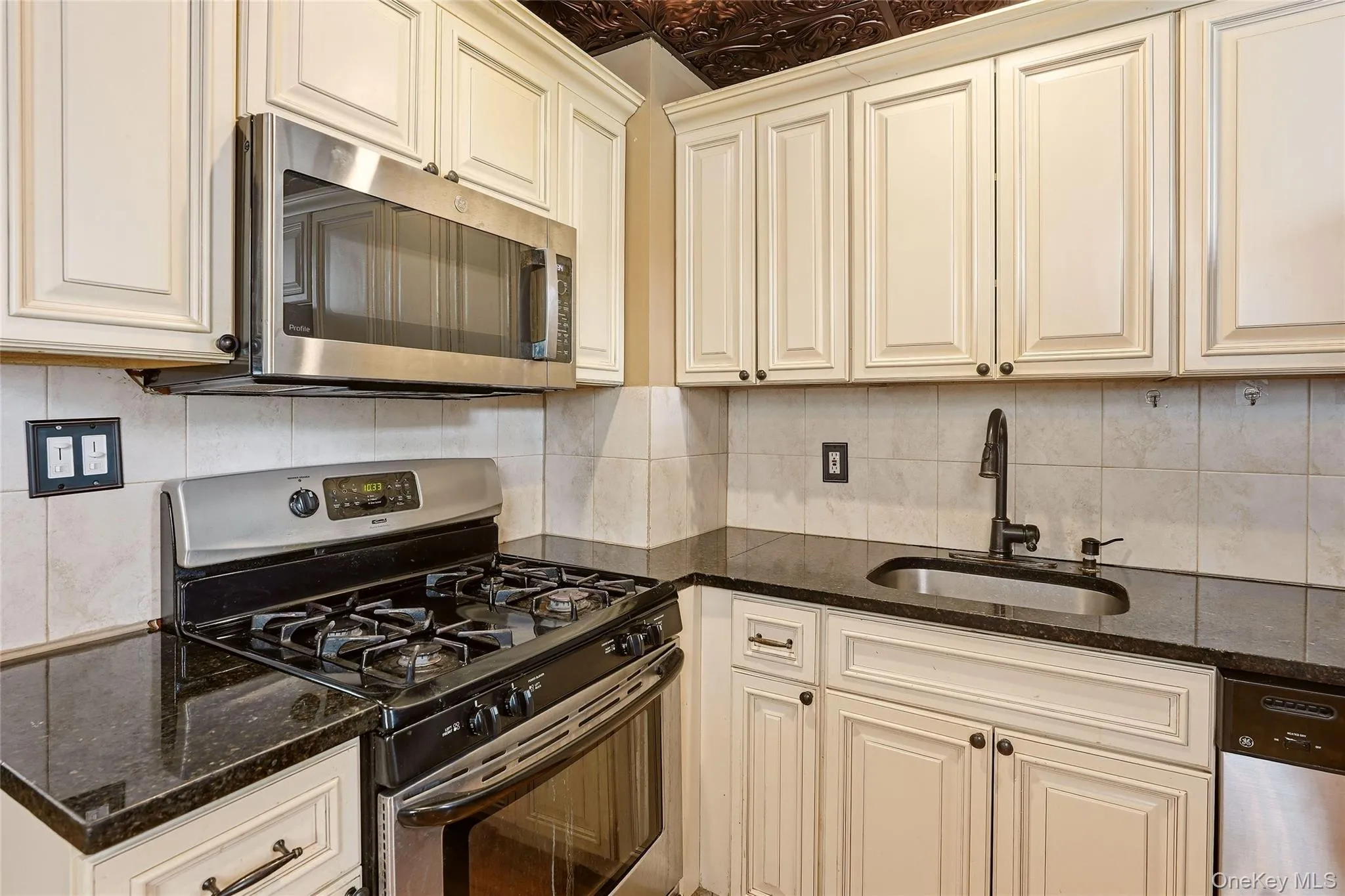 19 Catherine Avenue, Hempstead, NY, 3 Bedrooms Bedrooms, 6 Rooms Rooms,2 BathroomsBathrooms,Residential,For Rent,Catherine,0,1055806 19 Catherine Avenue, Hempstead, NY, 3 Bedrooms Bedrooms, 6 Rooms Rooms,2 BathroomsBathrooms,Residential,For Rent,Catherine,0,1055806