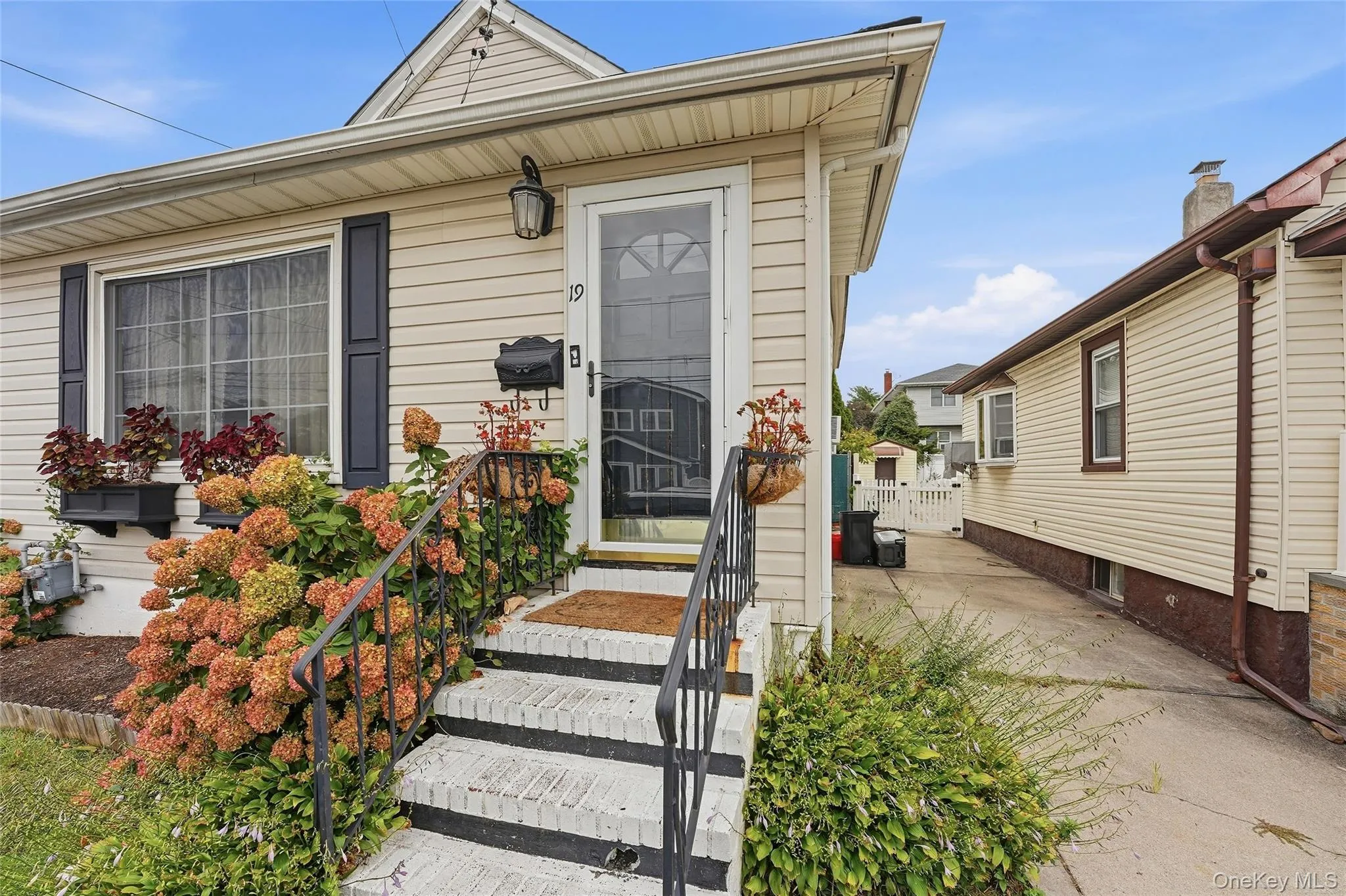 19 Catherine Avenue, Hempstead, NY, 3 Bedrooms Bedrooms, 6 Rooms Rooms,2 BathroomsBathrooms,Residential,For Rent,Catherine,0,1055806 19 Catherine Avenue, Hempstead, NY, 3 Bedrooms Bedrooms, 6 Rooms Rooms,2 BathroomsBathrooms,Residential,For Rent,Catherine,0,1055806