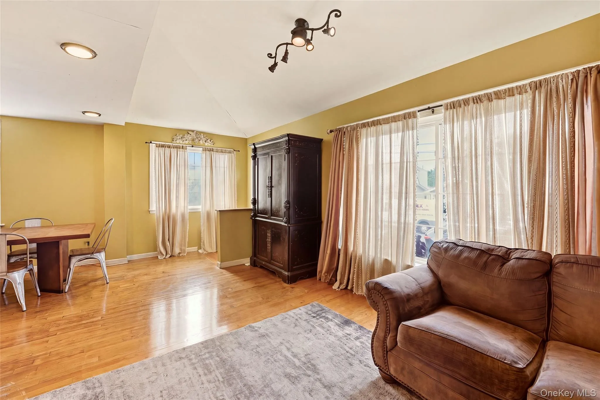 19 Catherine Avenue, Hempstead, NY, 3 Bedrooms Bedrooms, 6 Rooms Rooms,2 BathroomsBathrooms,Residential,For Rent,Catherine,0,1055806 19 Catherine Avenue, Hempstead, NY, 3 Bedrooms Bedrooms, 6 Rooms Rooms,2 BathroomsBathrooms,Residential,For Rent,Catherine,0,1055806