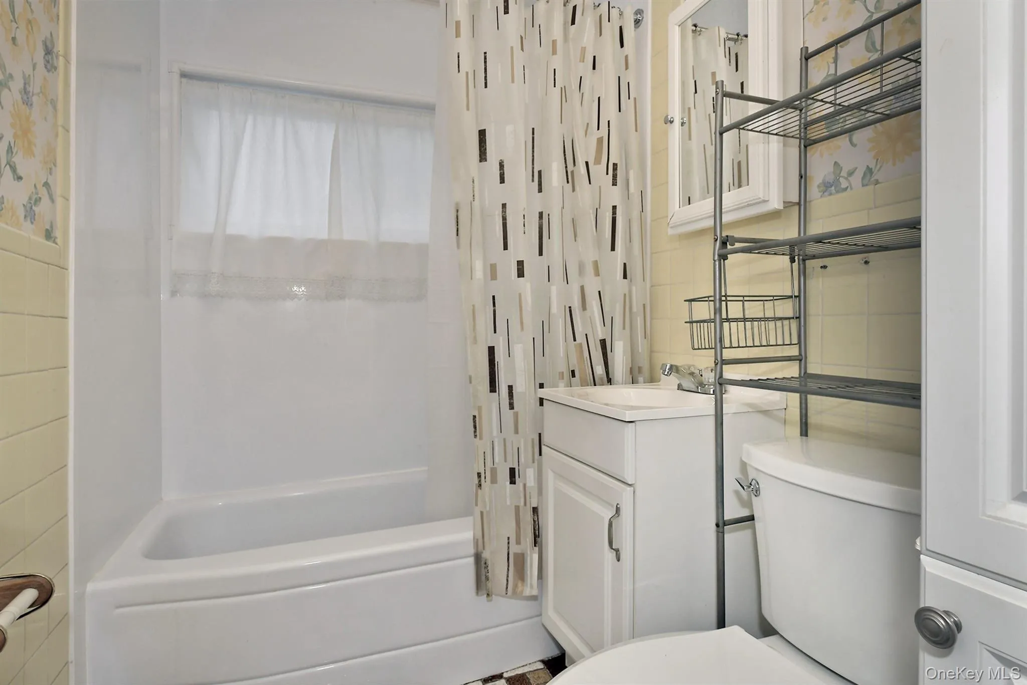 93 Abbey Lane, Hempstead, NY, 4 Bedrooms Bedrooms, 7 Rooms Rooms,1 BathroomBathrooms,Residential,For Rent,Abbey,0,1055807 93 Abbey Lane, Hempstead, NY, 4 Bedrooms Bedrooms, 7 Rooms Rooms,1 BathroomBathrooms,Residential,For Rent,Abbey,0,1055807