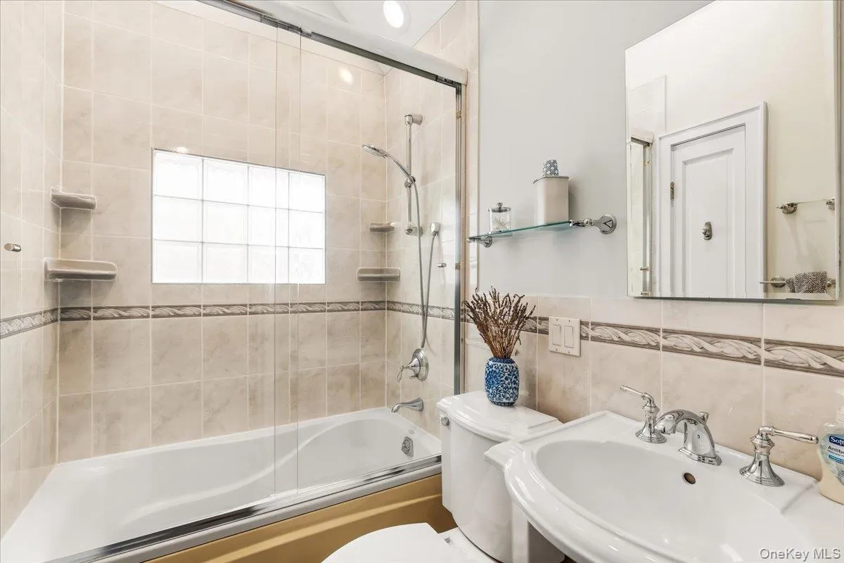 30 Astor Place, North Hempstead, NY, 4 Bedrooms Bedrooms, 10 Rooms Rooms,3 BathroomsBathrooms,Residential,For Rent,Astor,0,1055815 30 Astor Place, North Hempstead, NY, 4 Bedrooms Bedrooms, 10 Rooms Rooms,3 BathroomsBathrooms,Residential,For Rent,Astor,0,1055815