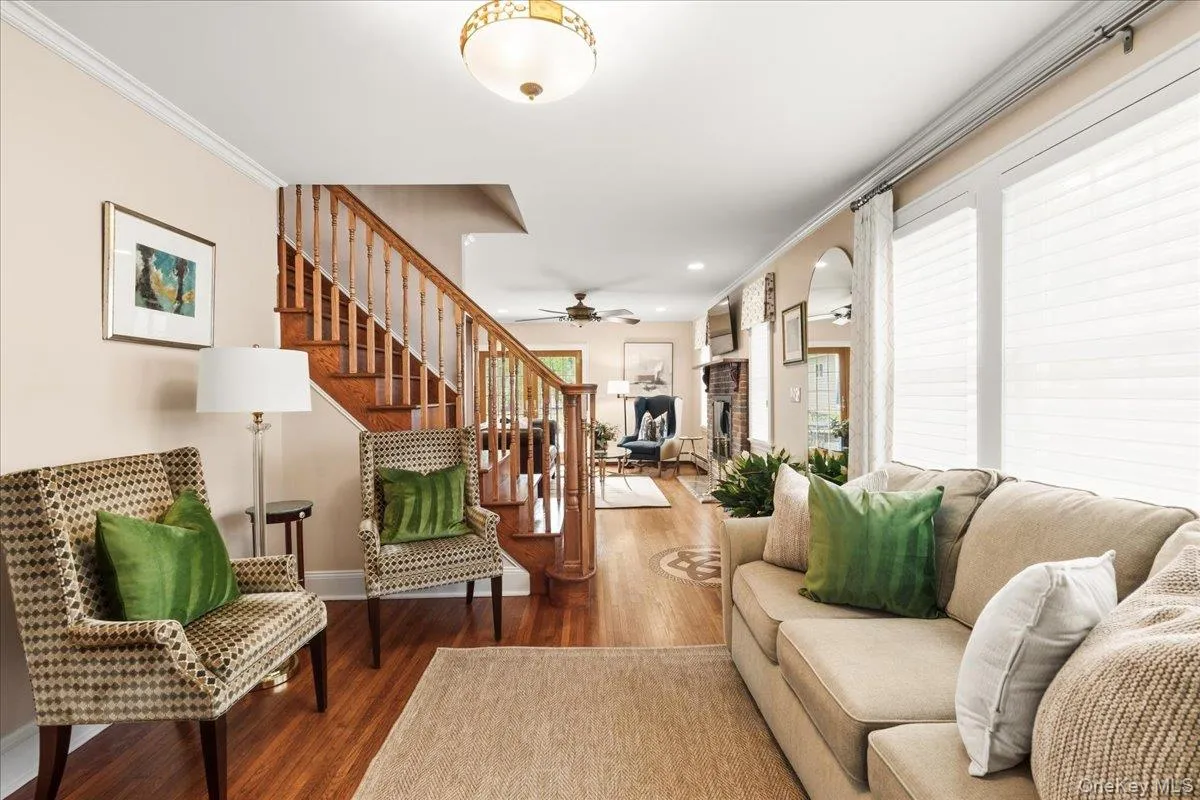 30 Astor Place, North Hempstead, NY, 4 Bedrooms Bedrooms, 10 Rooms Rooms,3 BathroomsBathrooms,Residential,For Rent,Astor,0,1055815 30 Astor Place, North Hempstead, NY, 4 Bedrooms Bedrooms, 10 Rooms Rooms,3 BathroomsBathrooms,Residential,For Rent,Astor,0,1055815