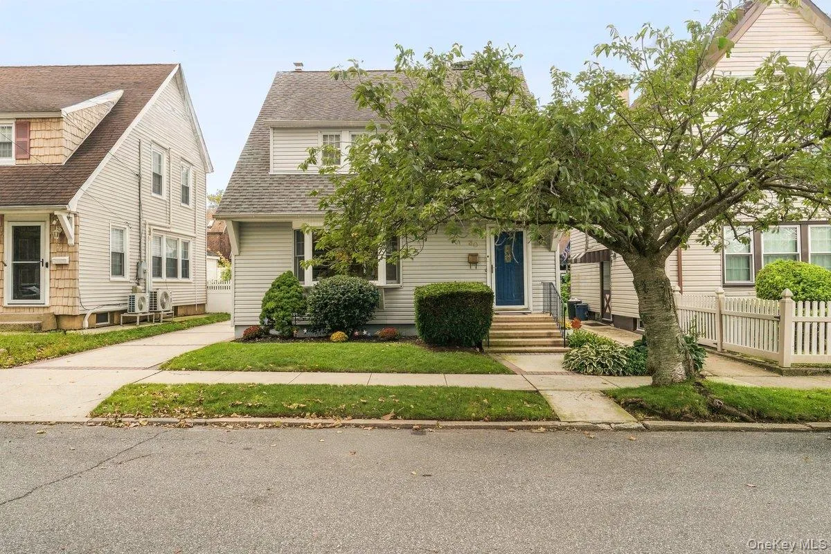 30 Astor Place, North Hempstead, NY, 4 Bedrooms Bedrooms, 10 Rooms Rooms,3 BathroomsBathrooms,Residential,For Rent,Astor,0,1055815 30 Astor Place, North Hempstead, NY, 4 Bedrooms Bedrooms, 10 Rooms Rooms,3 BathroomsBathrooms,Residential,For Rent,Astor,0,1055815