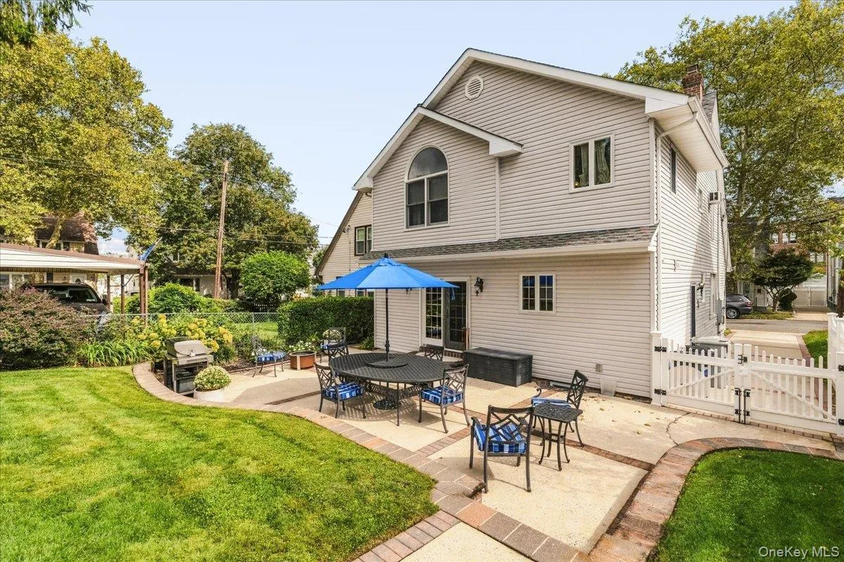 30 Astor Place, North Hempstead, NY, 4 Bedrooms Bedrooms, 10 Rooms Rooms,3 BathroomsBathrooms,Residential,For Rent,Astor,0,1055815 30 Astor Place, North Hempstead, NY, 4 Bedrooms Bedrooms, 10 Rooms Rooms,3 BathroomsBathrooms,Residential,For Rent,Astor,0,1055815
