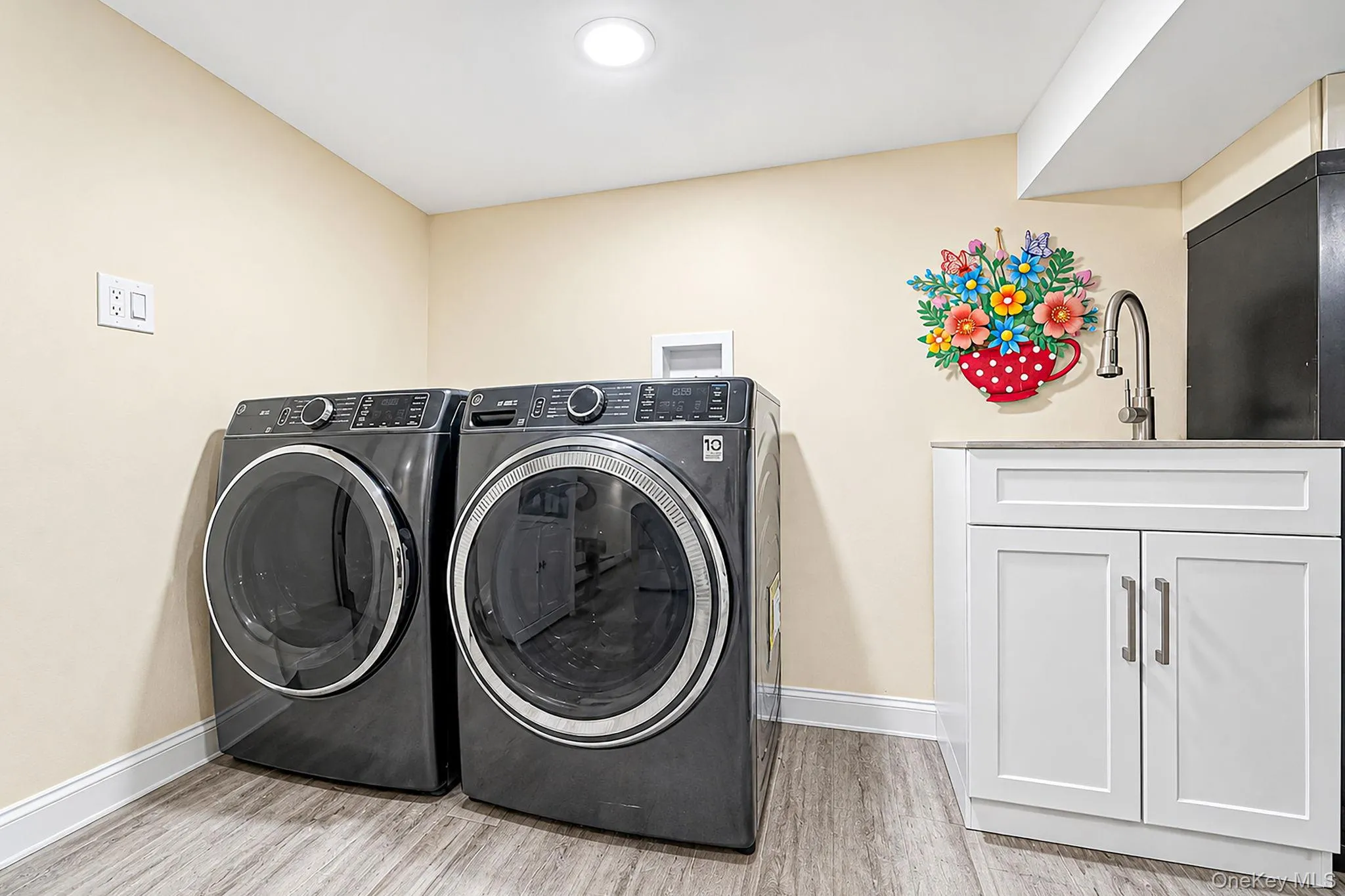 96 Van Cott Avenue, Hempstead, NY, 3 Bedrooms Bedrooms, 8 Rooms Rooms,2 BathroomsBathrooms,Residential,For Rent,Van Cott,0,1055818 96 Van Cott Avenue, Hempstead, NY, 3 Bedrooms Bedrooms, 8 Rooms Rooms,2 BathroomsBathrooms,Residential,For Rent,Van Cott,0,1055818